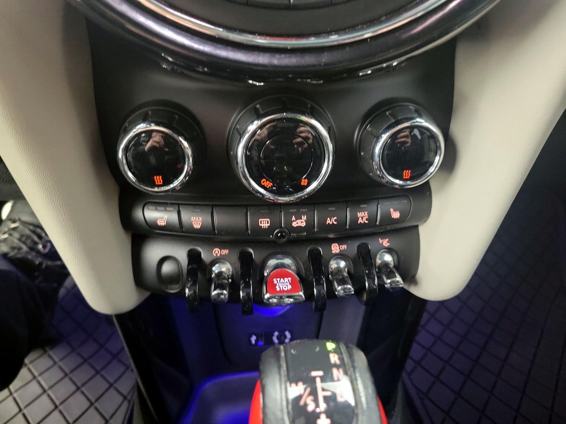 Thumbnail: 2015 MINI Cooper Hardtop - 16