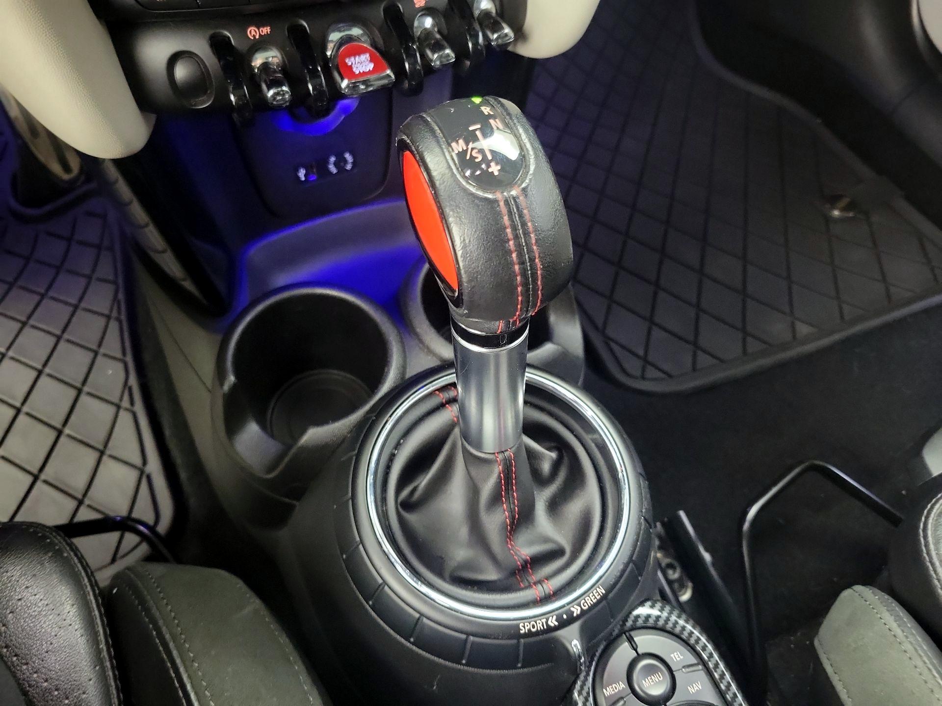 Thumbnail: 2015 MINI Cooper Hardtop - 17