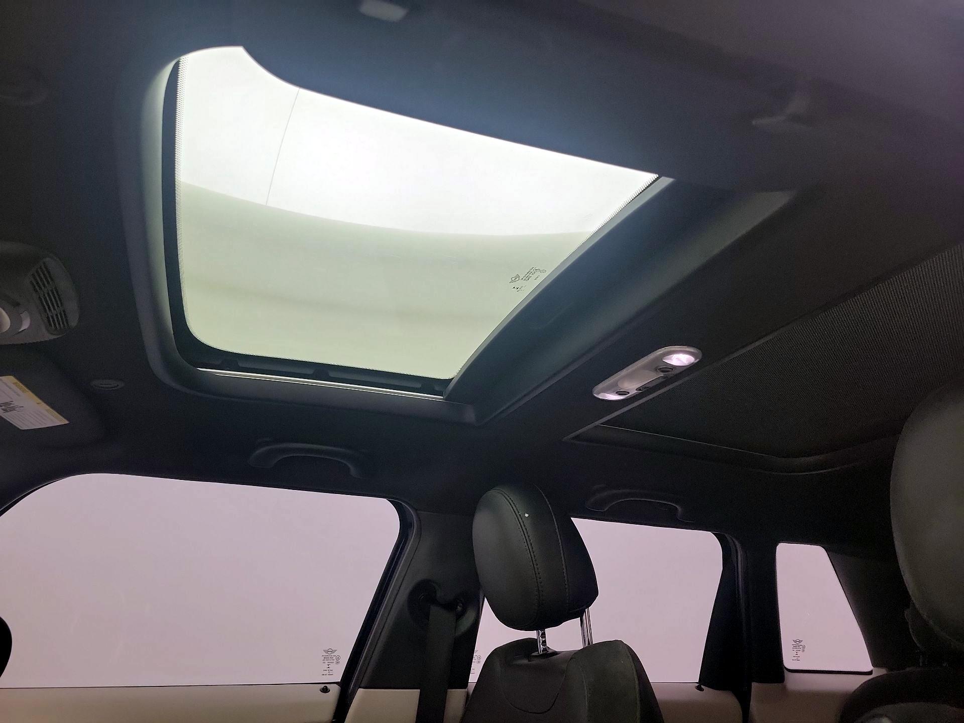 Thumbnail: 2015 MINI Cooper Hardtop - 19