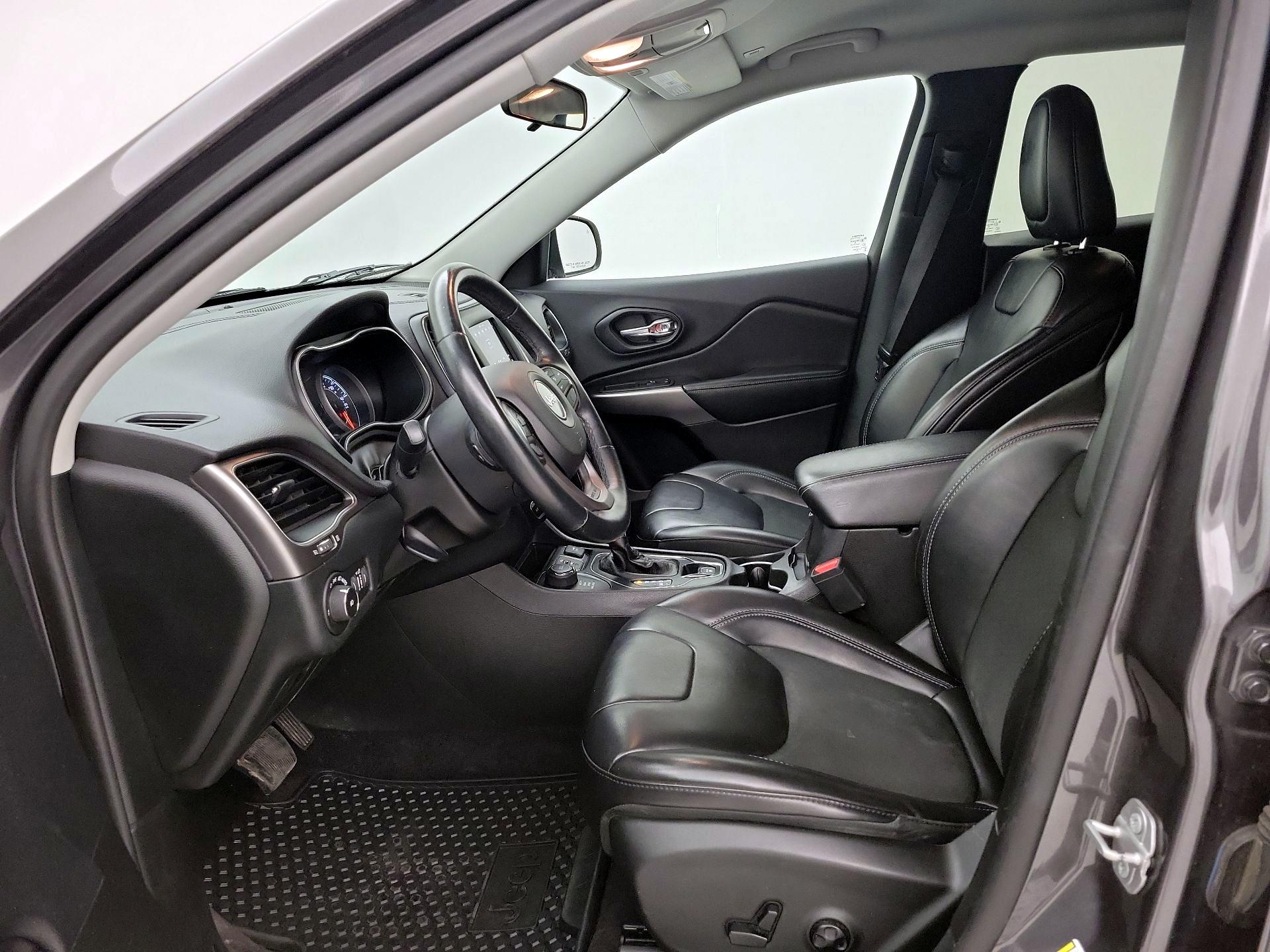 Thumbnail: 2019 Jeep Cherokee - 11