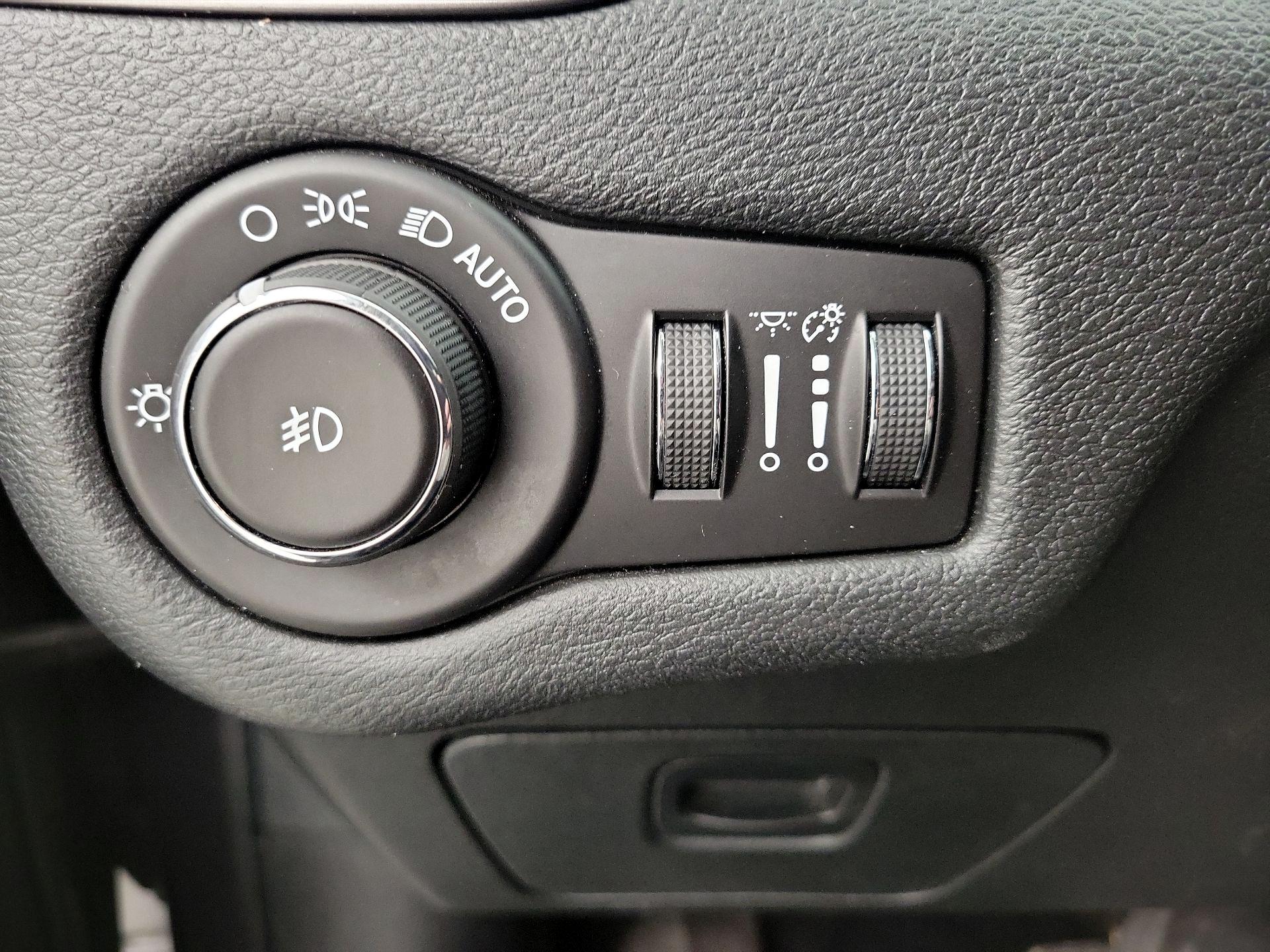 Thumbnail: 2019 Jeep Cherokee - 13