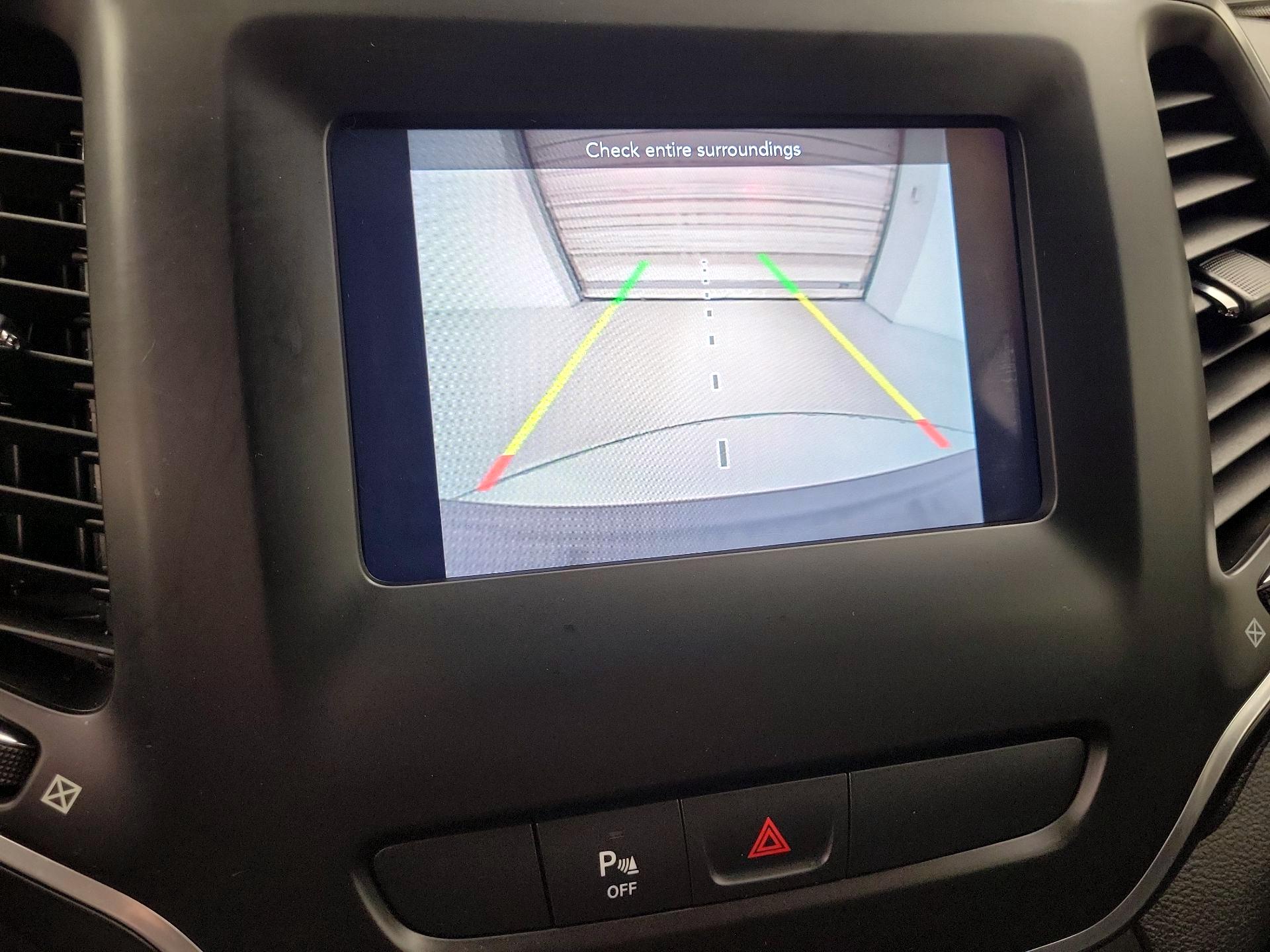 Thumbnail: 2019 Jeep Cherokee - 14