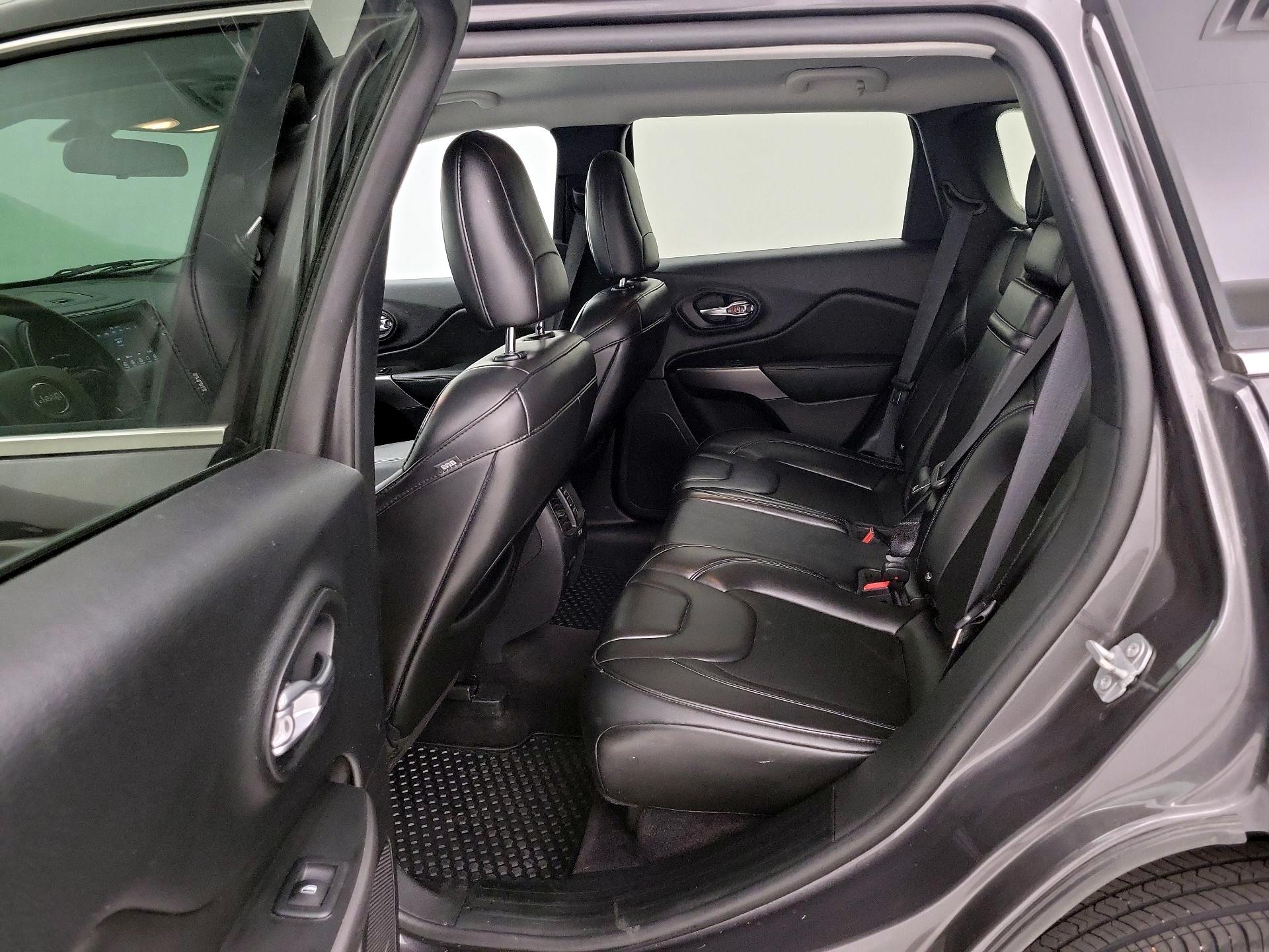 Thumbnail: 2019 Jeep Cherokee - 19