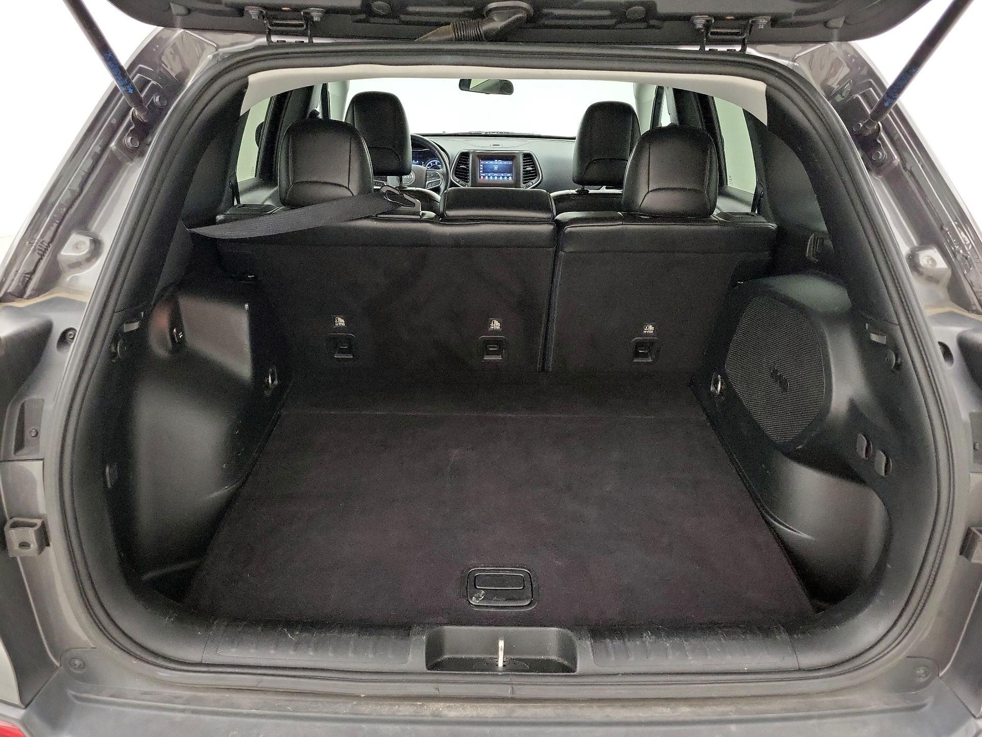 Thumbnail: 2019 Jeep Cherokee - 20