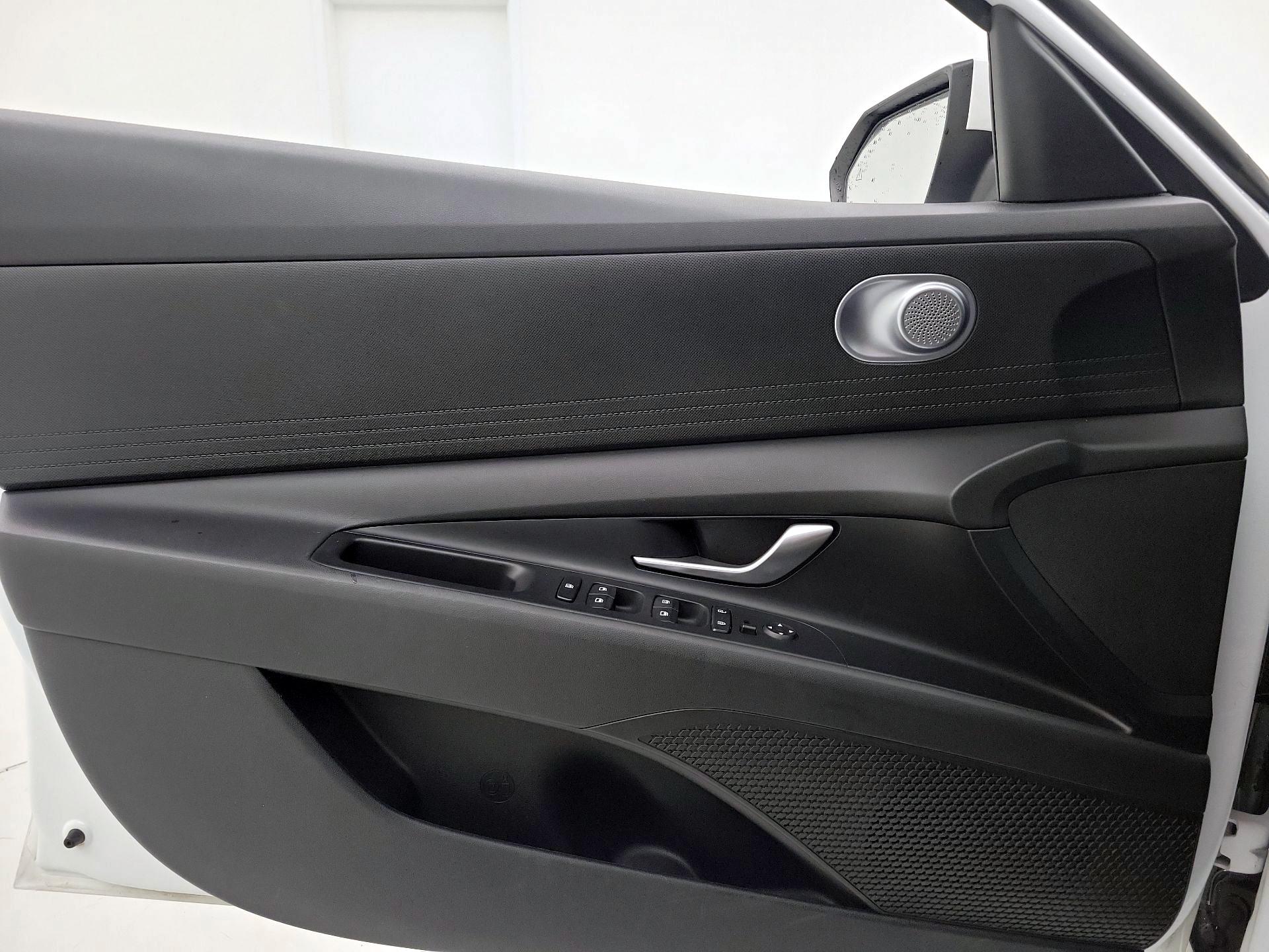 Thumbnail: 2022 Hyundai Elantra - 12