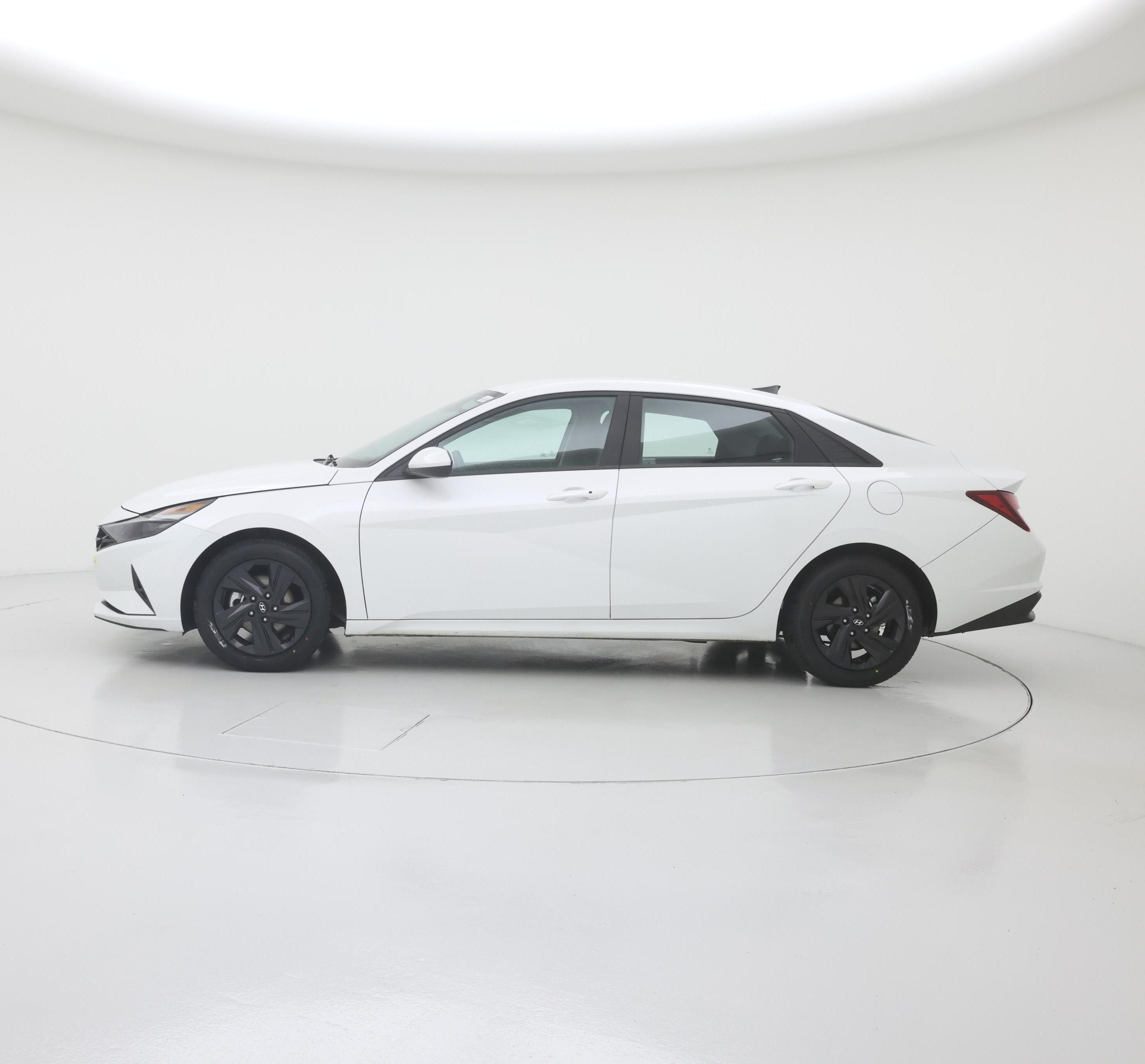 Thumbnail: 2022 Hyundai Elantra - 3