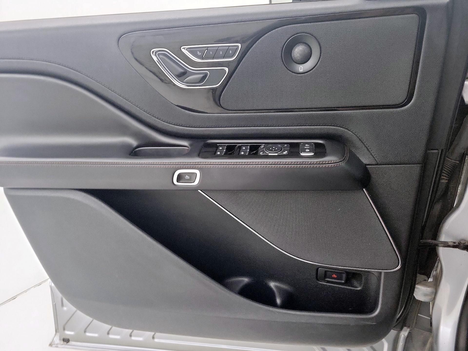 Thumbnail: 2022 Lincoln Aviator - 12