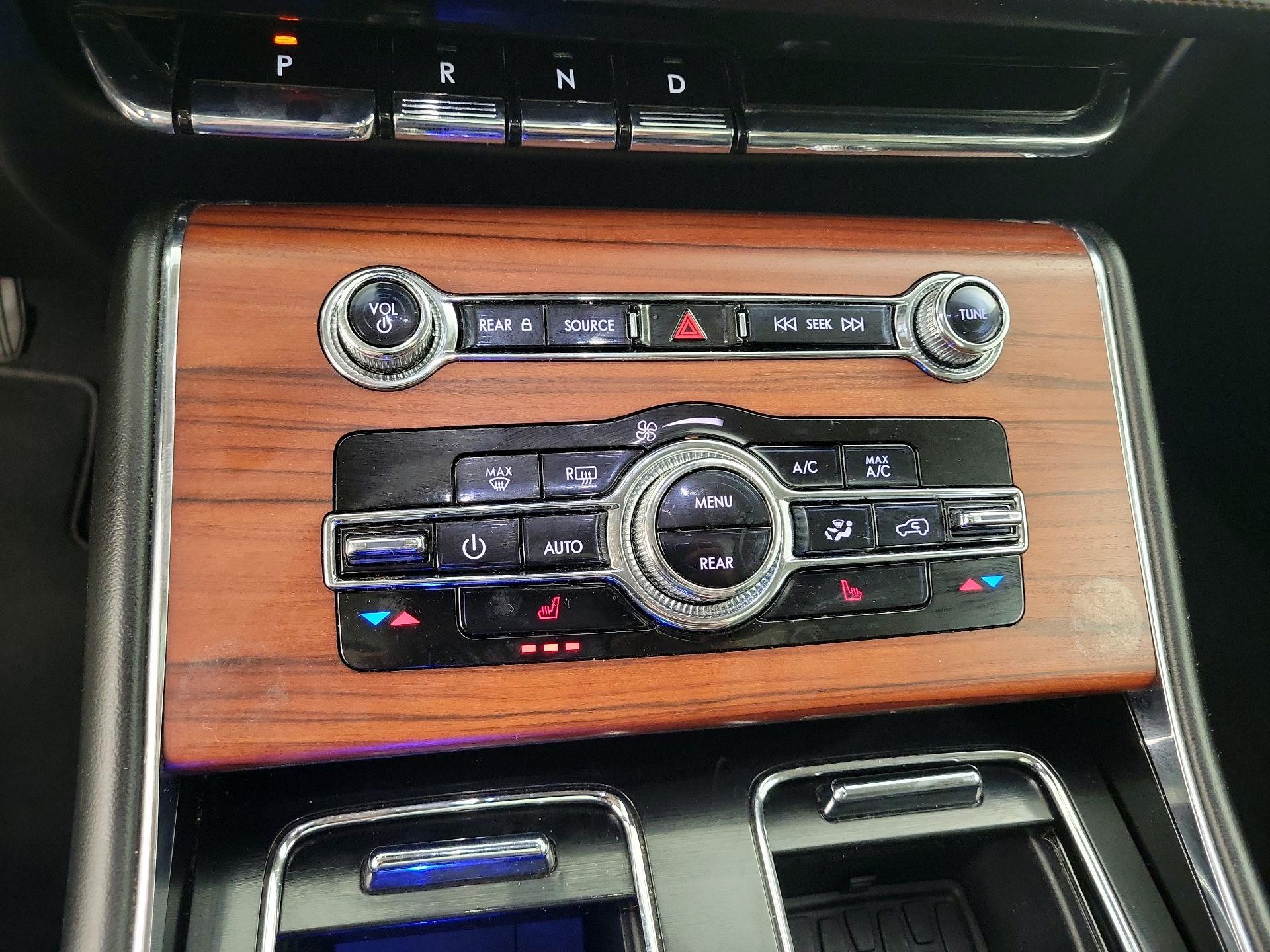 Thumbnail: 2022 Lincoln Aviator - 16