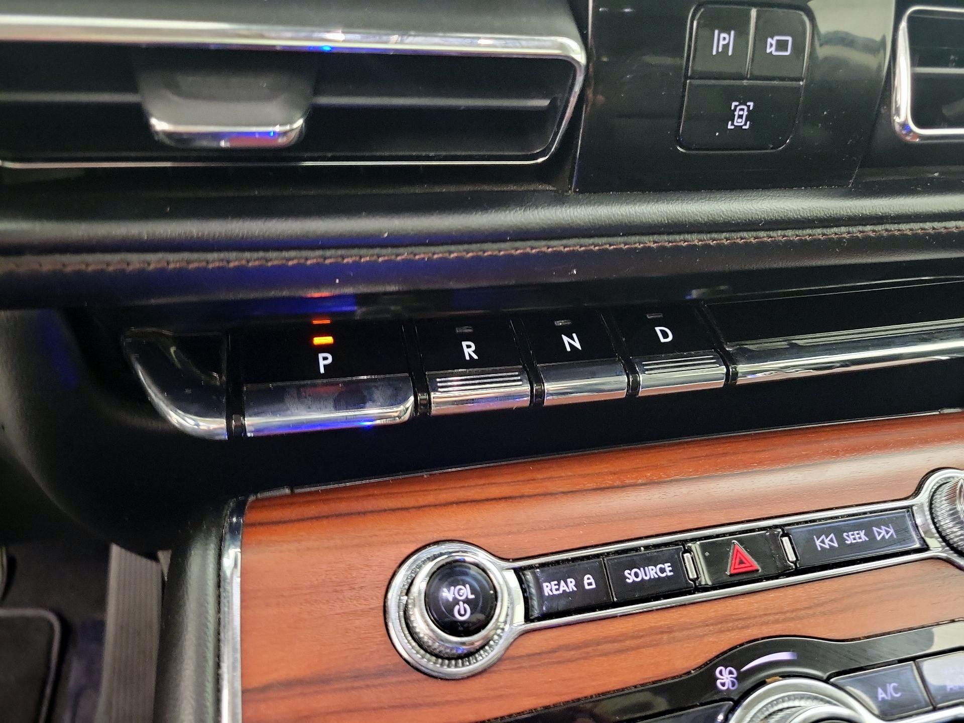 Thumbnail: 2022 Lincoln Aviator - 17