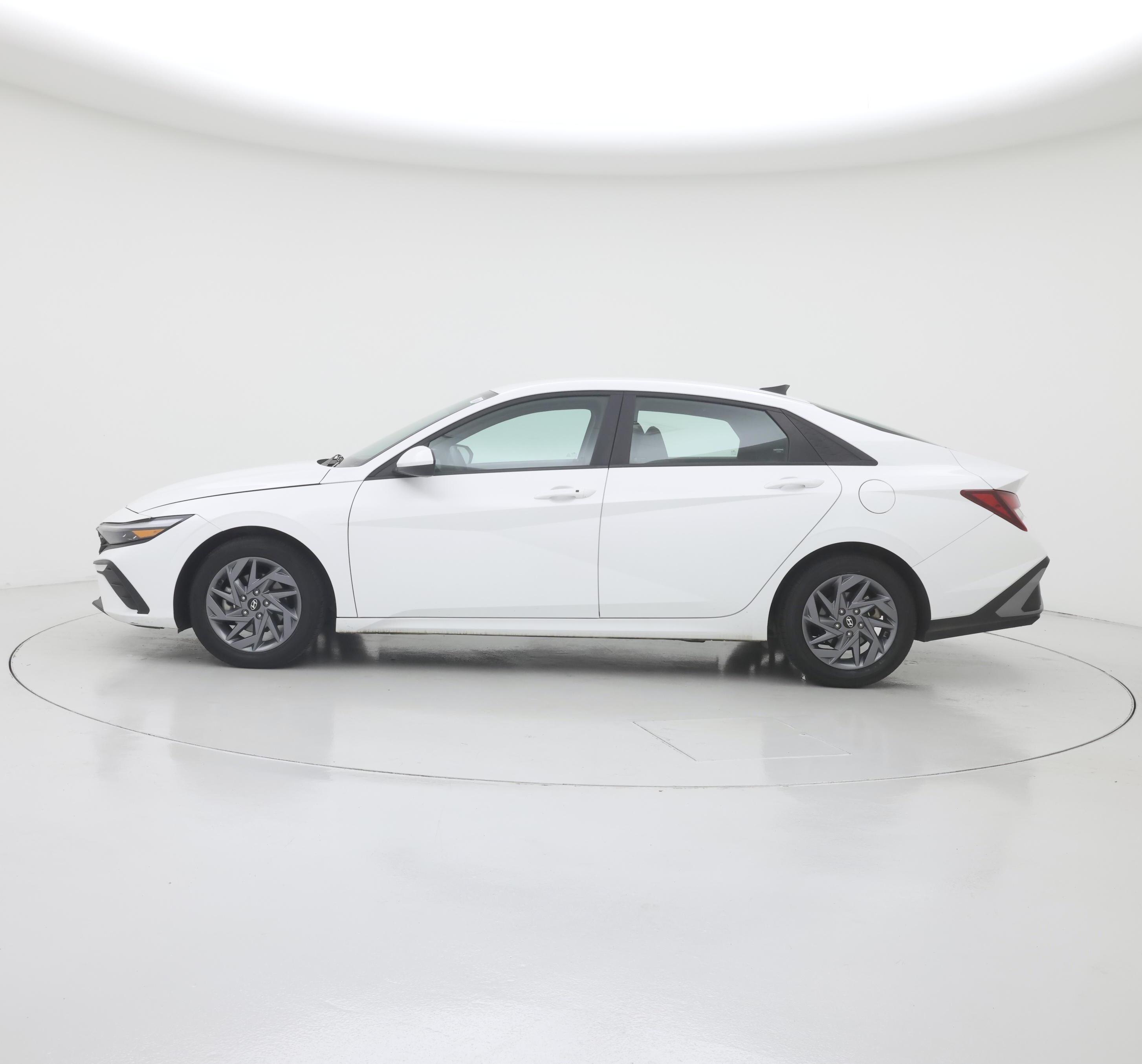 Thumbnail: 2024 Hyundai Elantra - 3