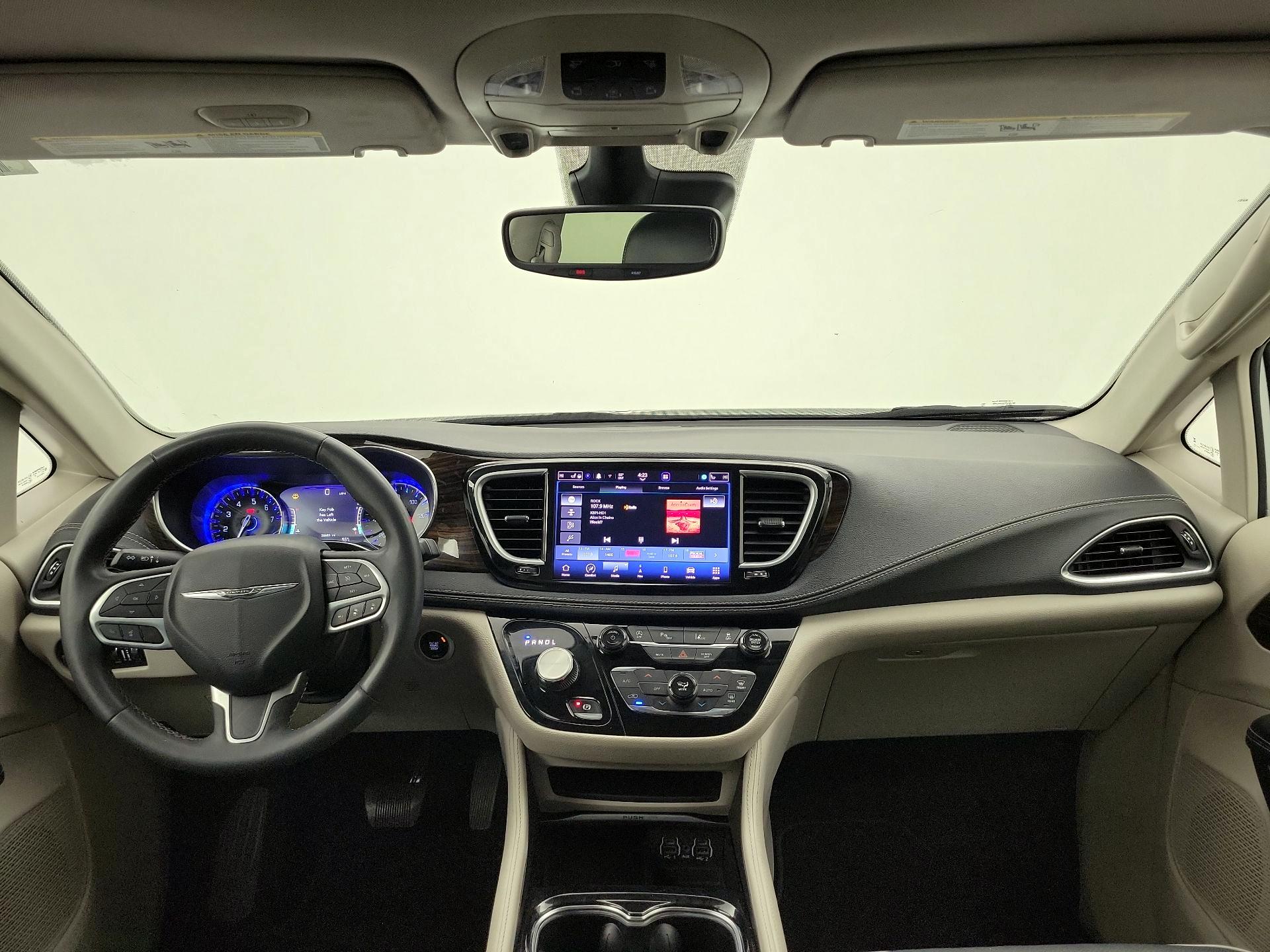 Thumbnail: 2023 Chrysler Pacifica - 9