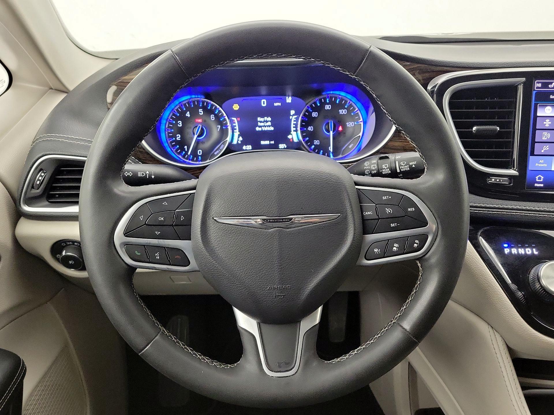 Thumbnail: 2023 Chrysler Pacifica - 10