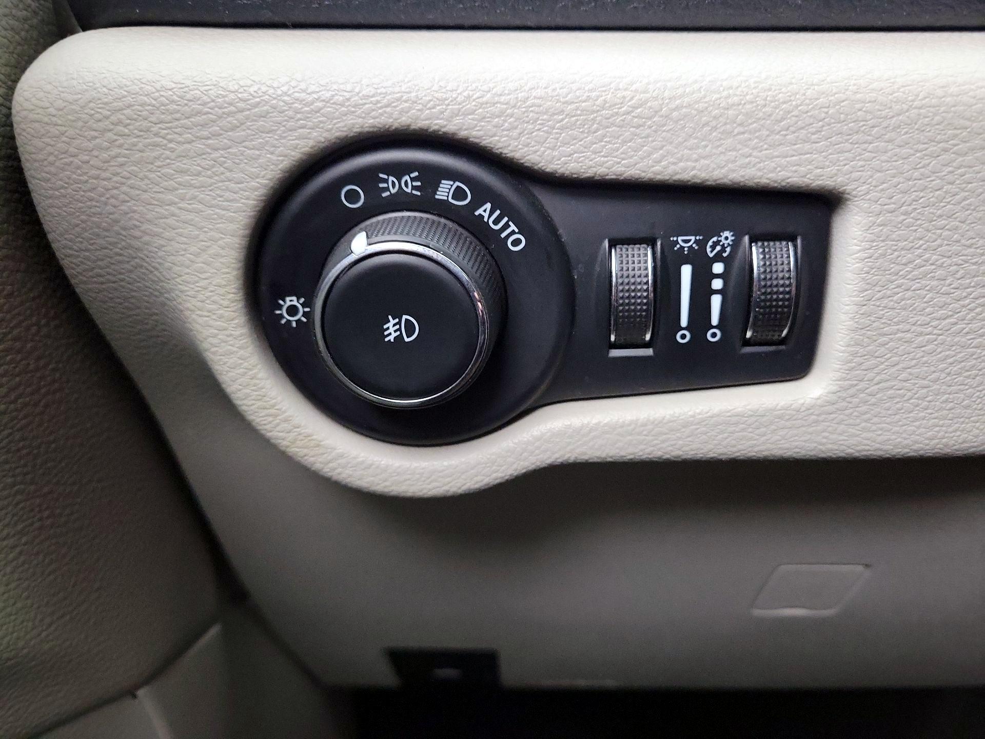 Thumbnail: 2023 Chrysler Pacifica - 13