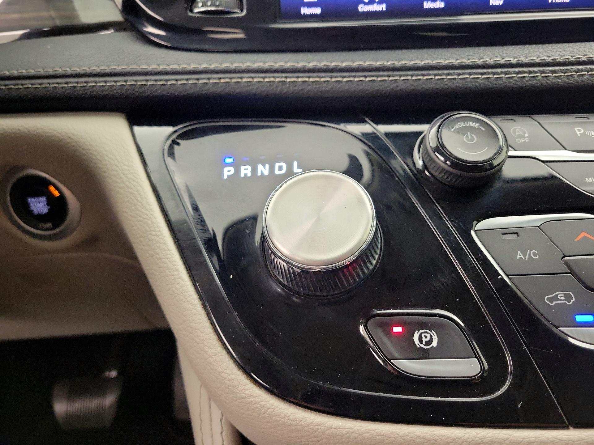 Thumbnail: 2023 Chrysler Pacifica - 17