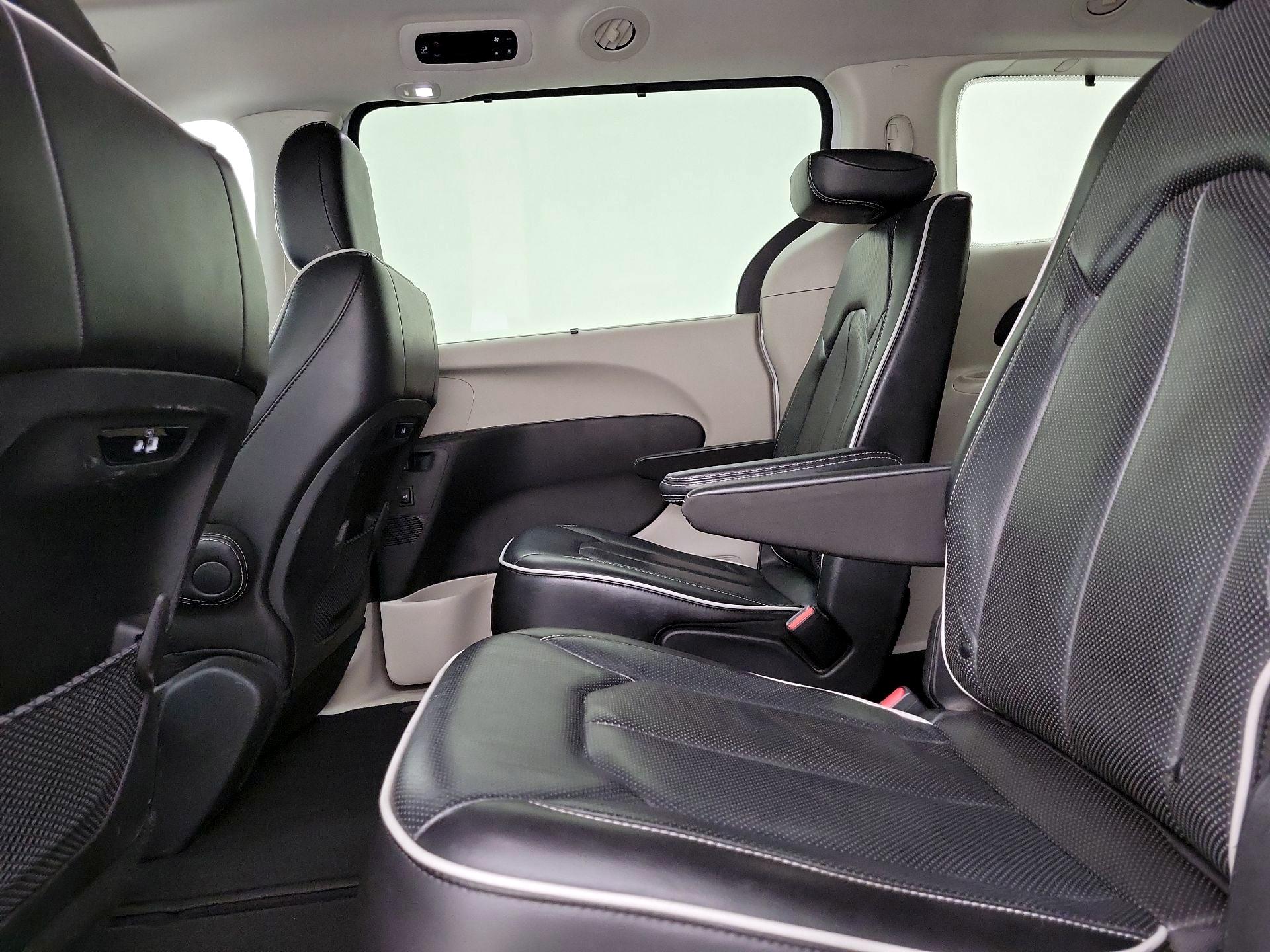 Thumbnail: 2023 Chrysler Pacifica - 19