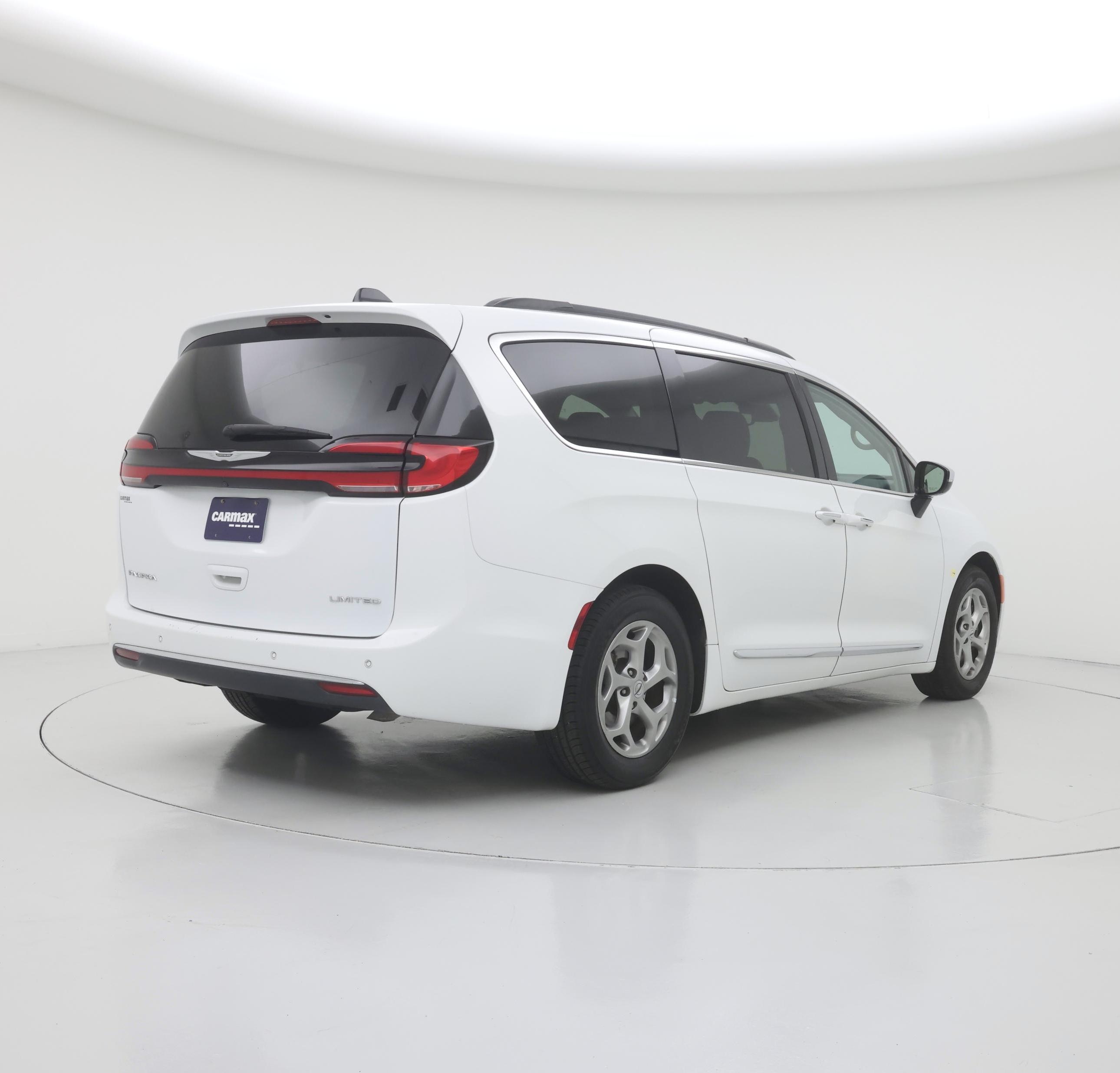 Thumbnail: 2023 Chrysler Pacifica - 8