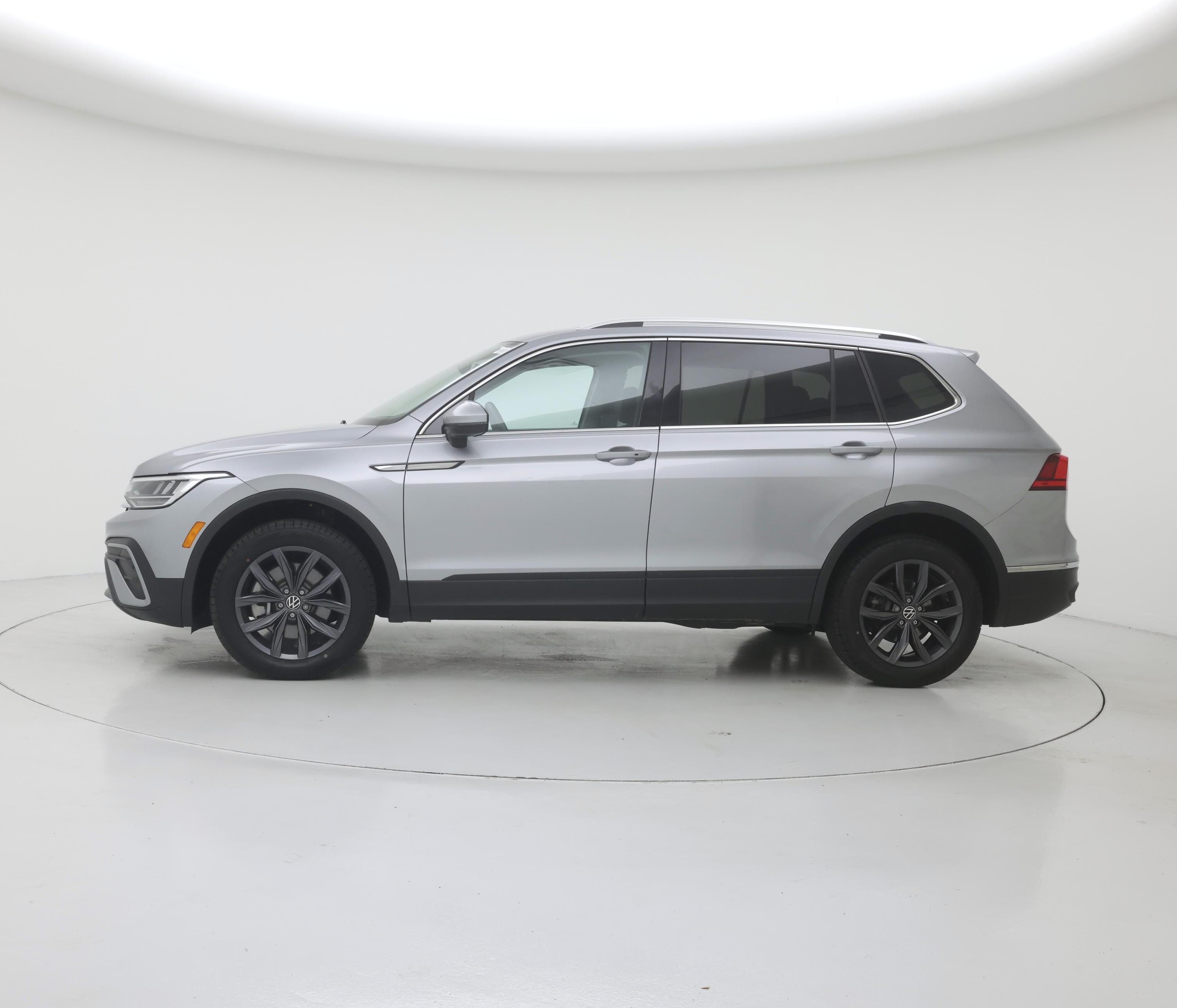 Thumbnail: 2024 Volkswagen Tiguan - 3