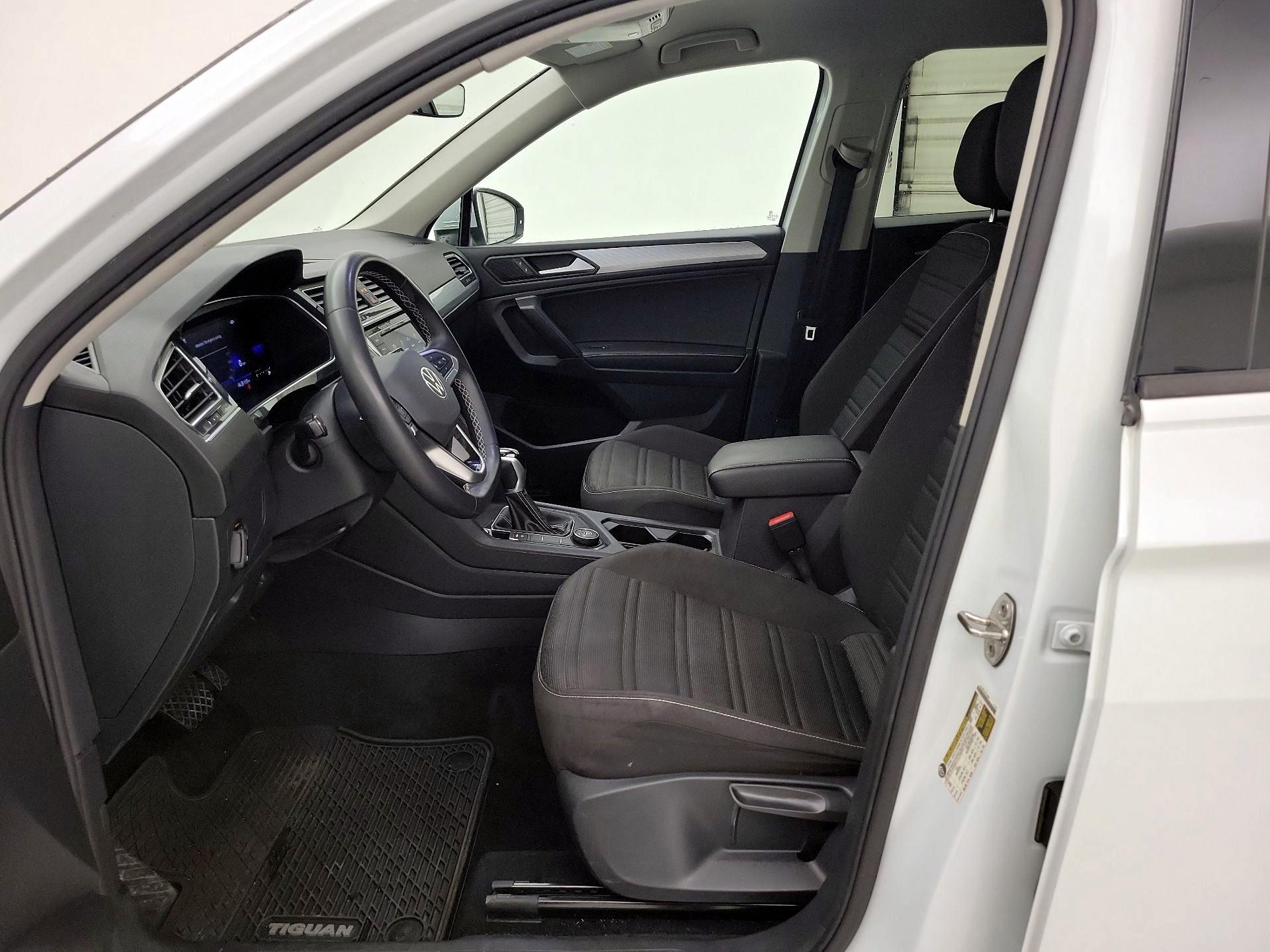 Thumbnail: 2022 Volkswagen Tiguan - 11