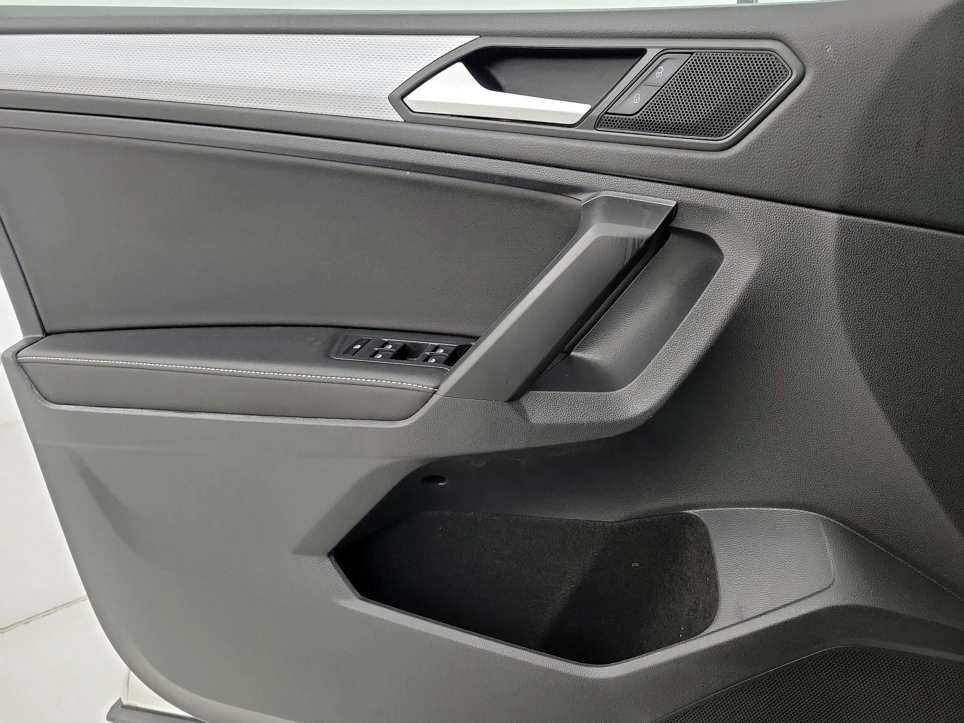 Thumbnail: 2022 Volkswagen Tiguan - 12