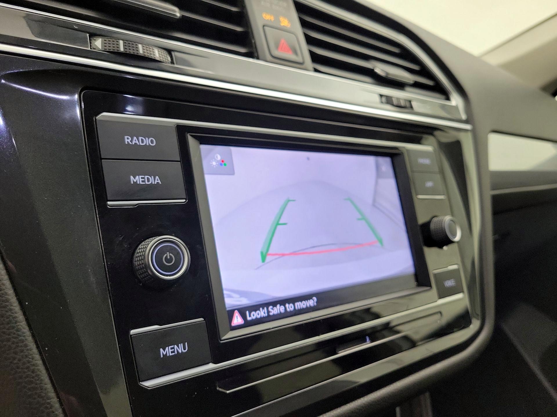 Thumbnail: 2022 Volkswagen Tiguan - 14