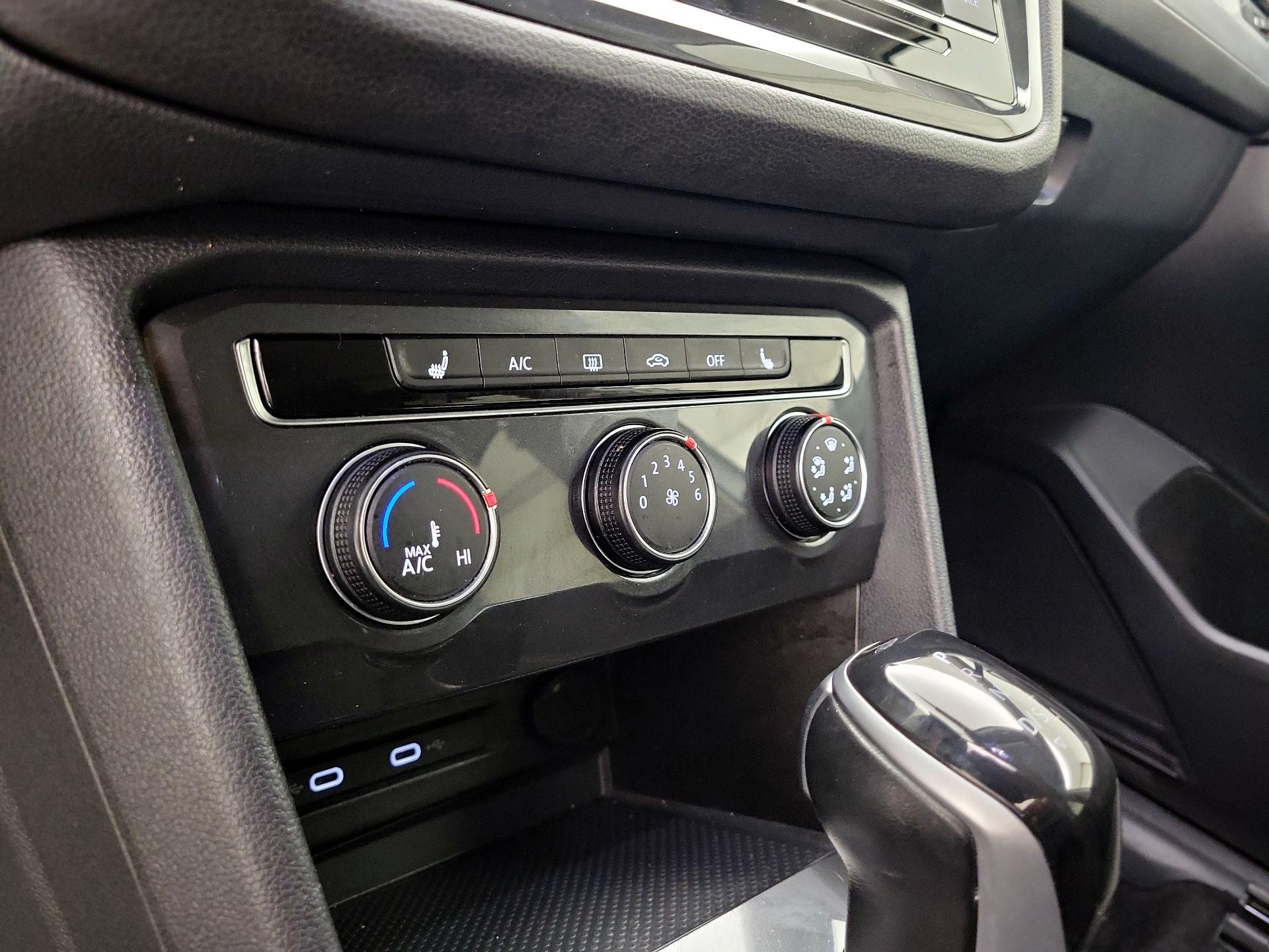 Thumbnail: 2022 Volkswagen Tiguan - 16