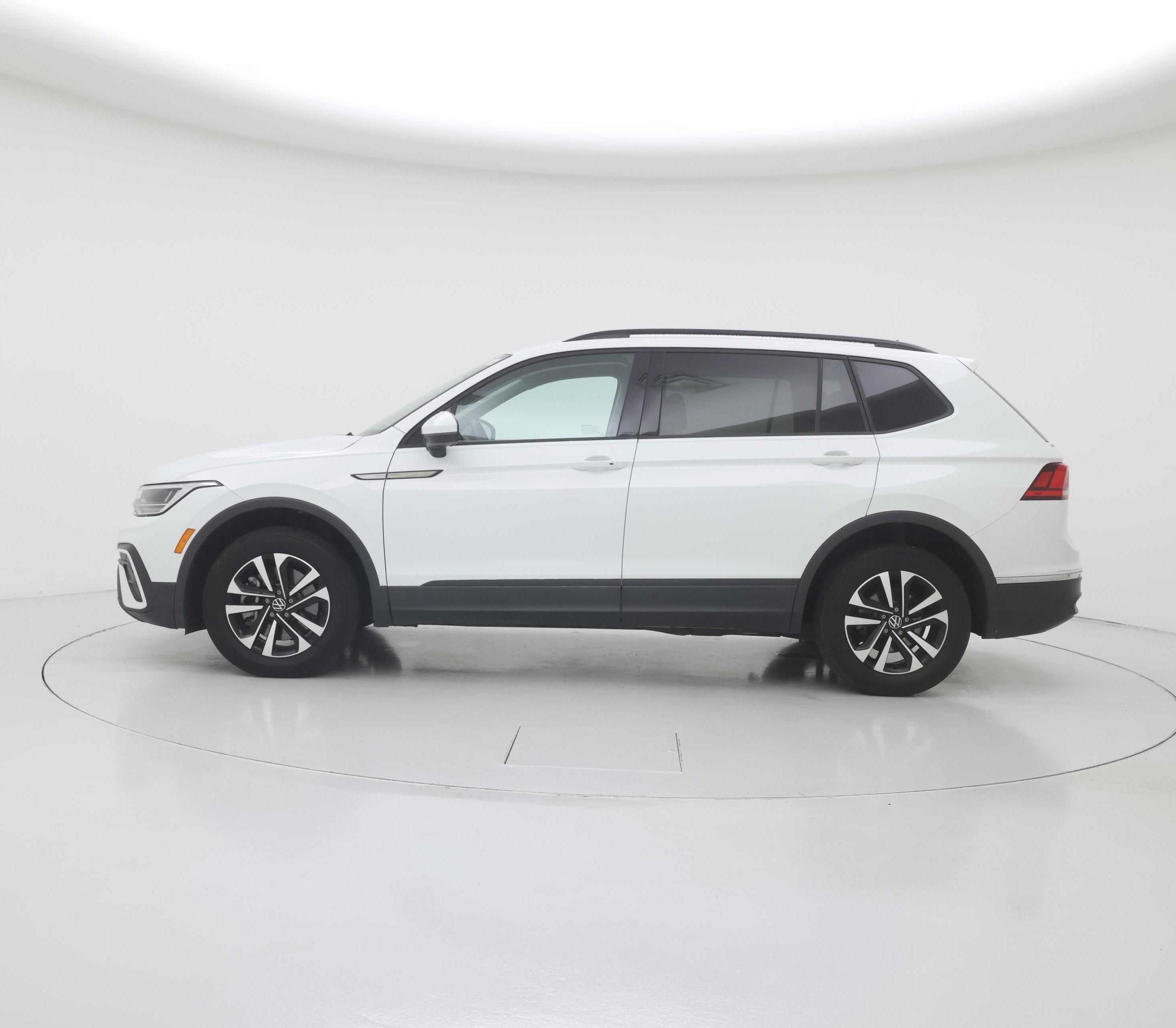 Thumbnail: 2022 Volkswagen Tiguan - 3