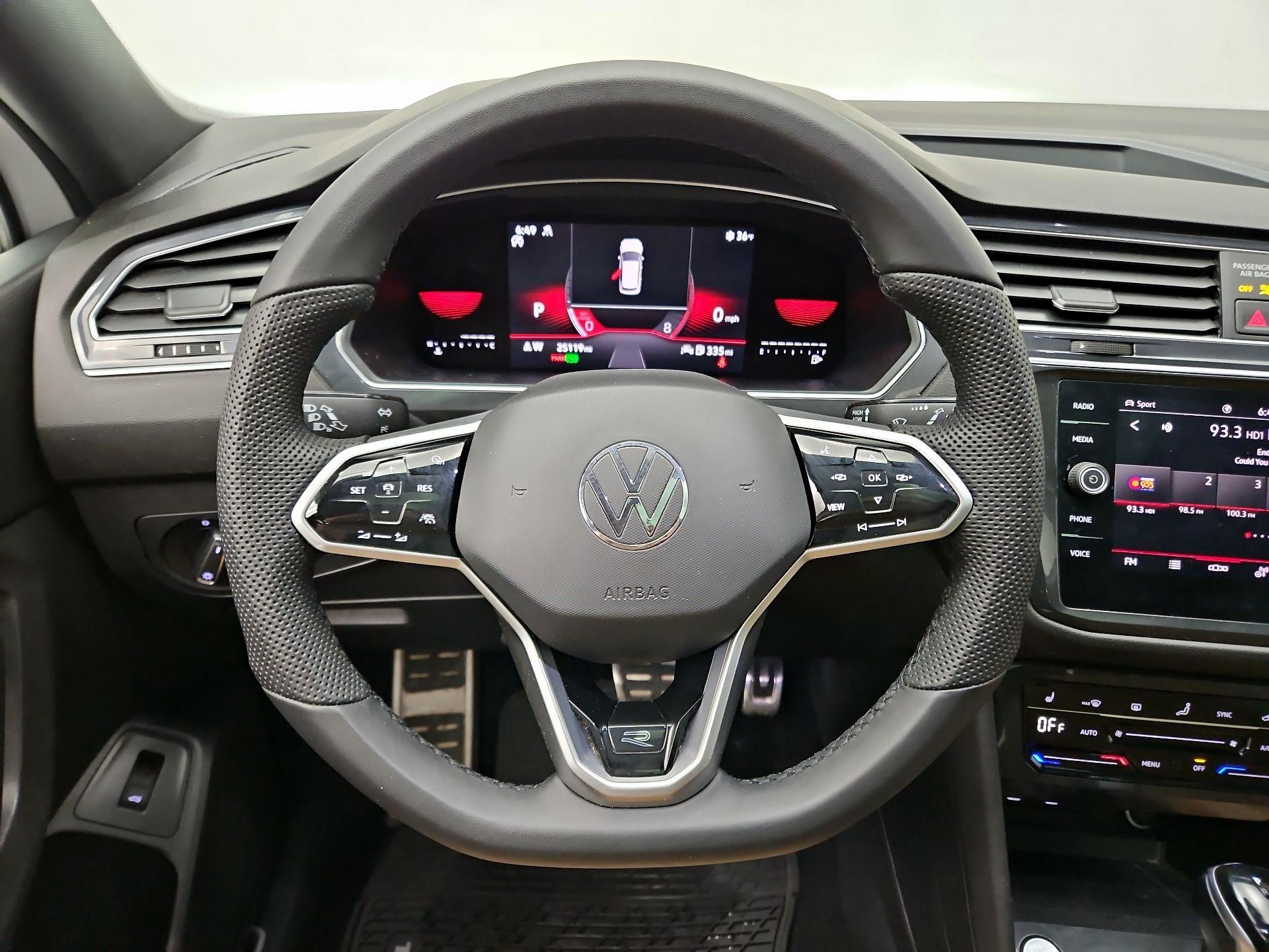 Thumbnail: 2022 Volkswagen Tiguan - 10