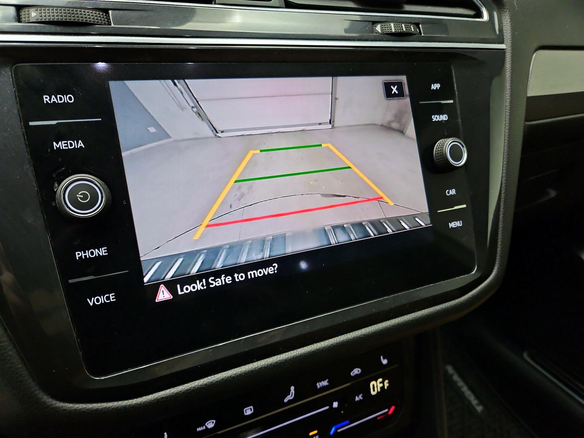 Thumbnail: 2022 Volkswagen Tiguan - 14