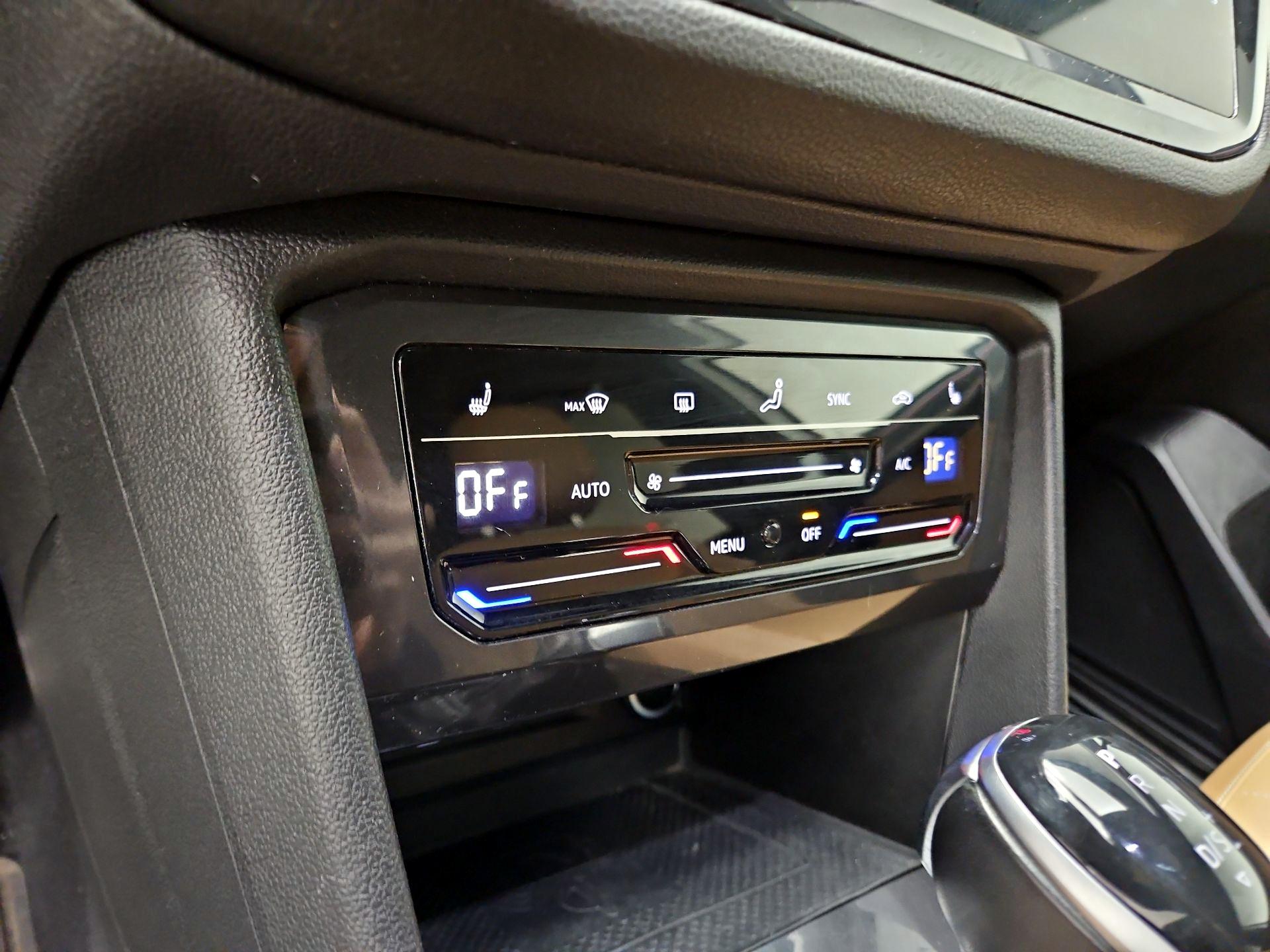 Thumbnail: 2022 Volkswagen Tiguan - 16