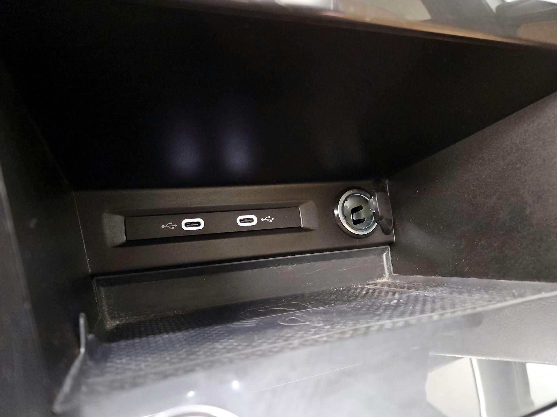 Thumbnail: 2022 Volkswagen Tiguan - 18