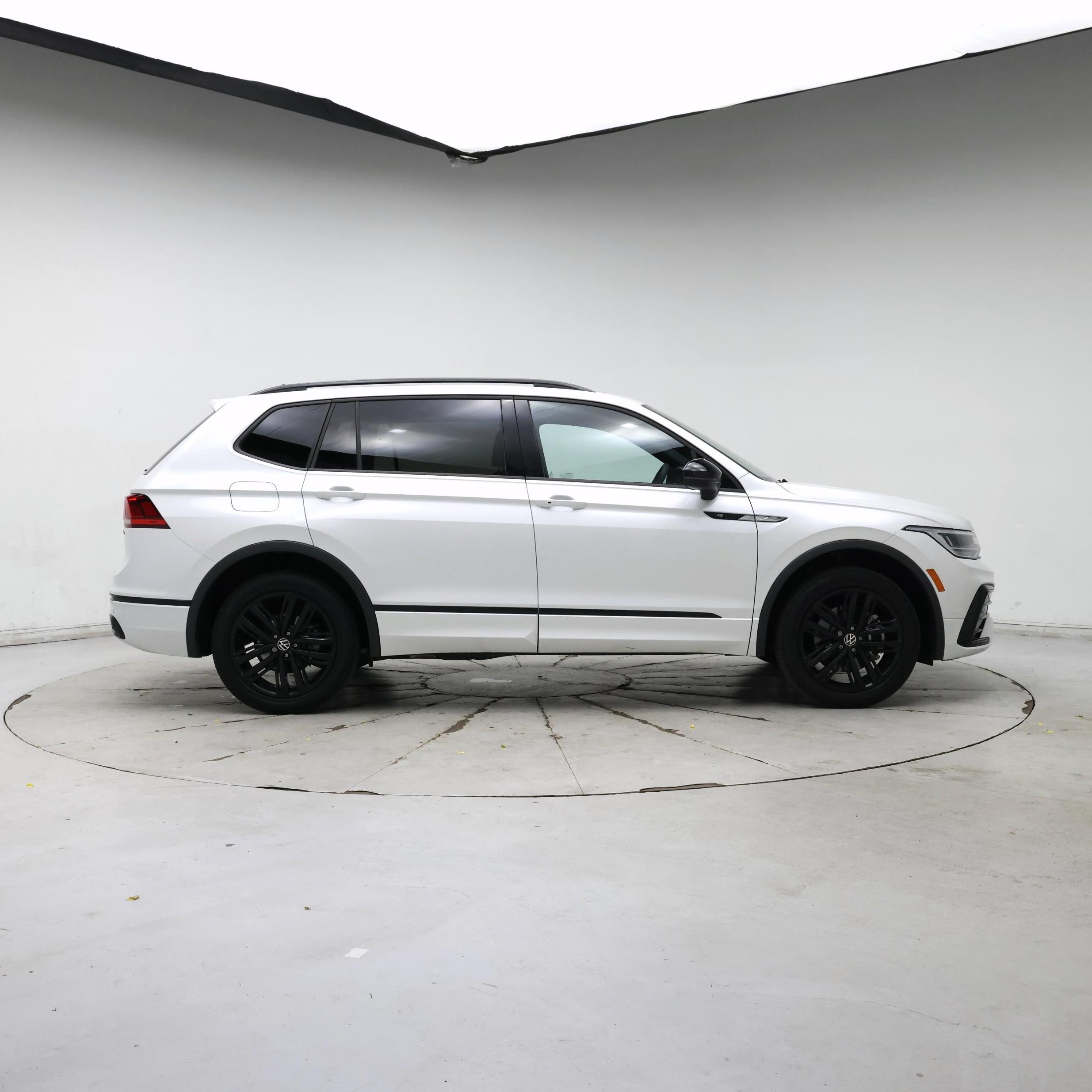 Thumbnail: 2022 Volkswagen Tiguan - 7