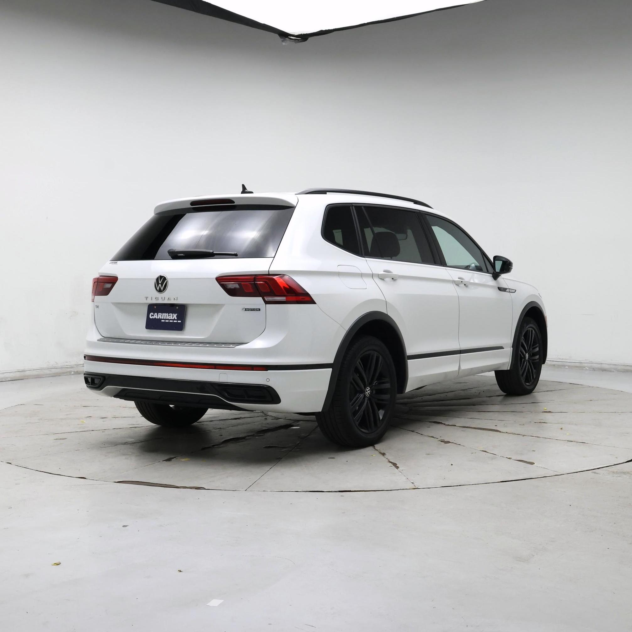 Thumbnail: 2022 Volkswagen Tiguan - 8