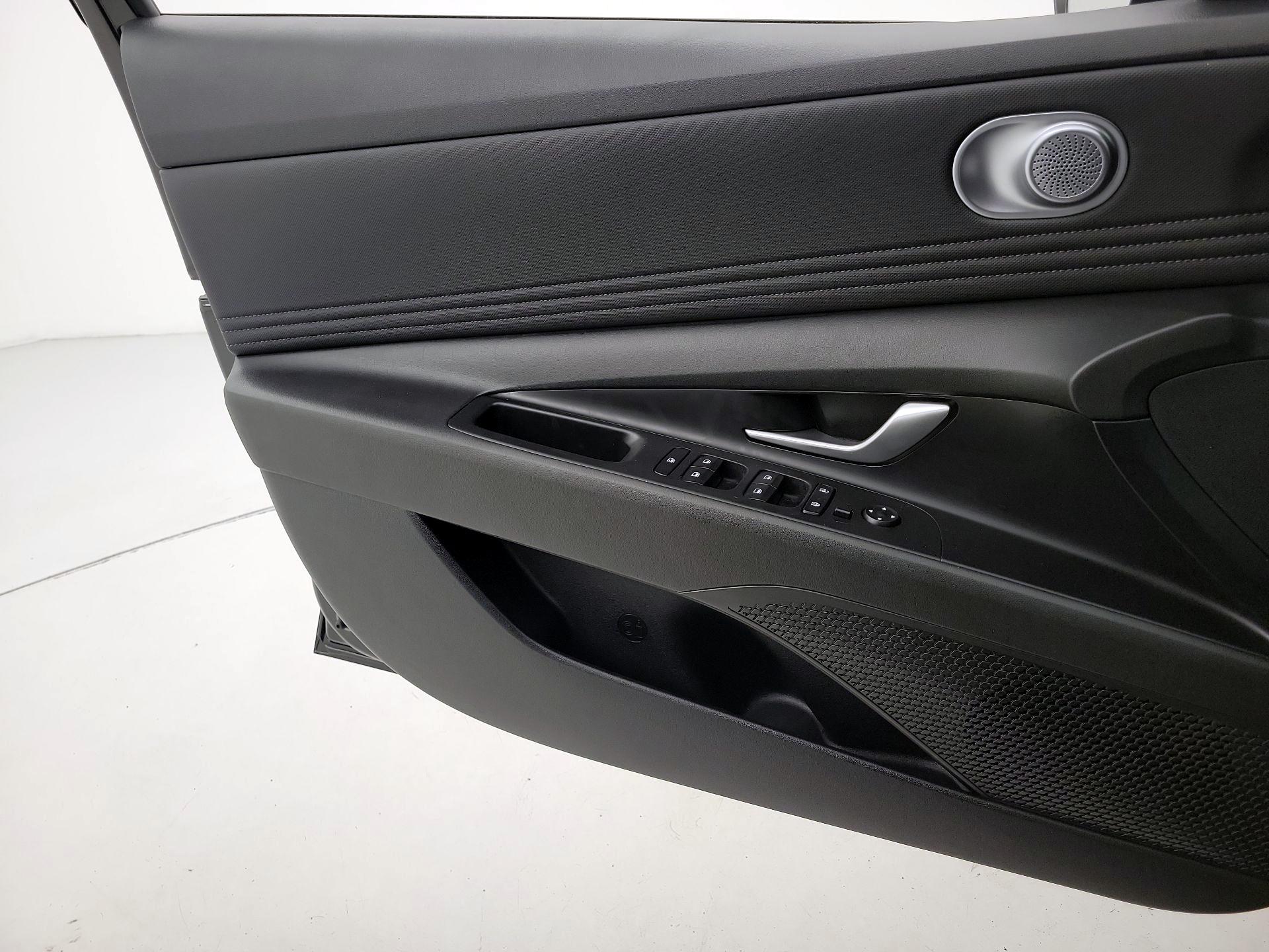 Thumbnail: 2023 Hyundai Elantra - 12