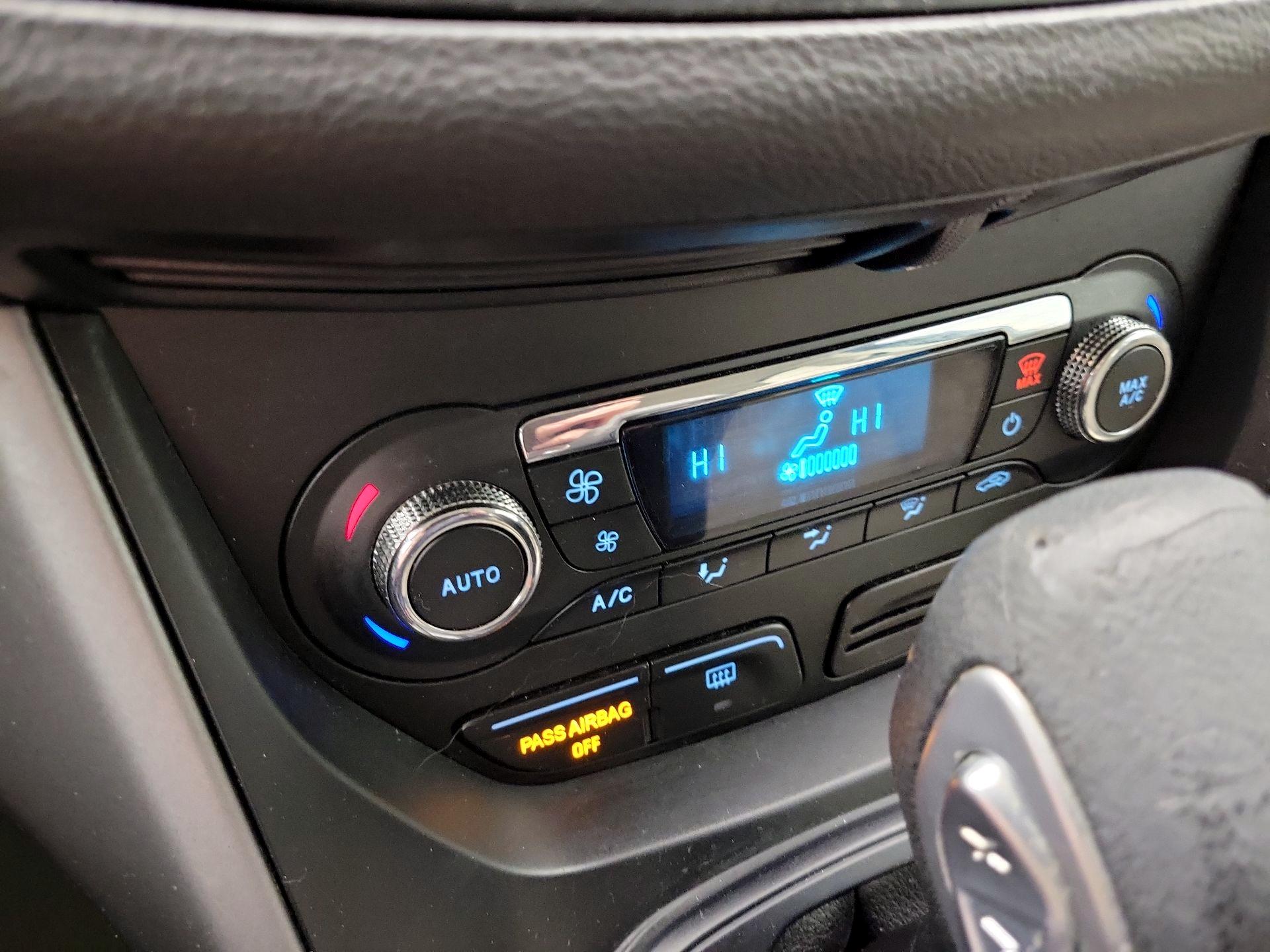 Thumbnail: 2016 Ford Escape - 14