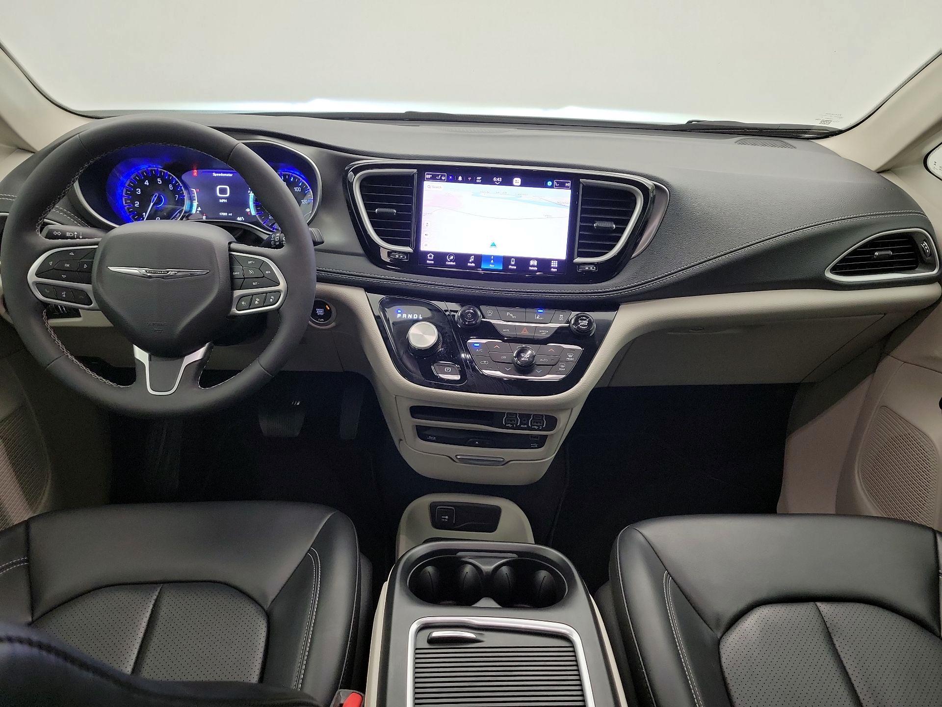 Thumbnail: 2023 Chrysler Pacifica - 9