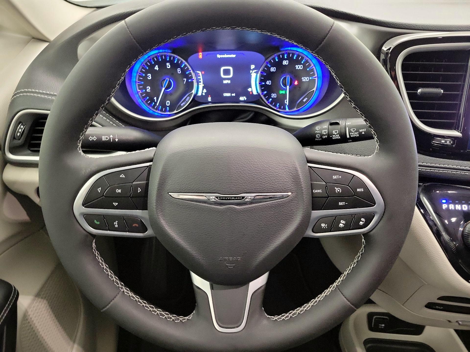 Thumbnail: 2023 Chrysler Pacifica - 10