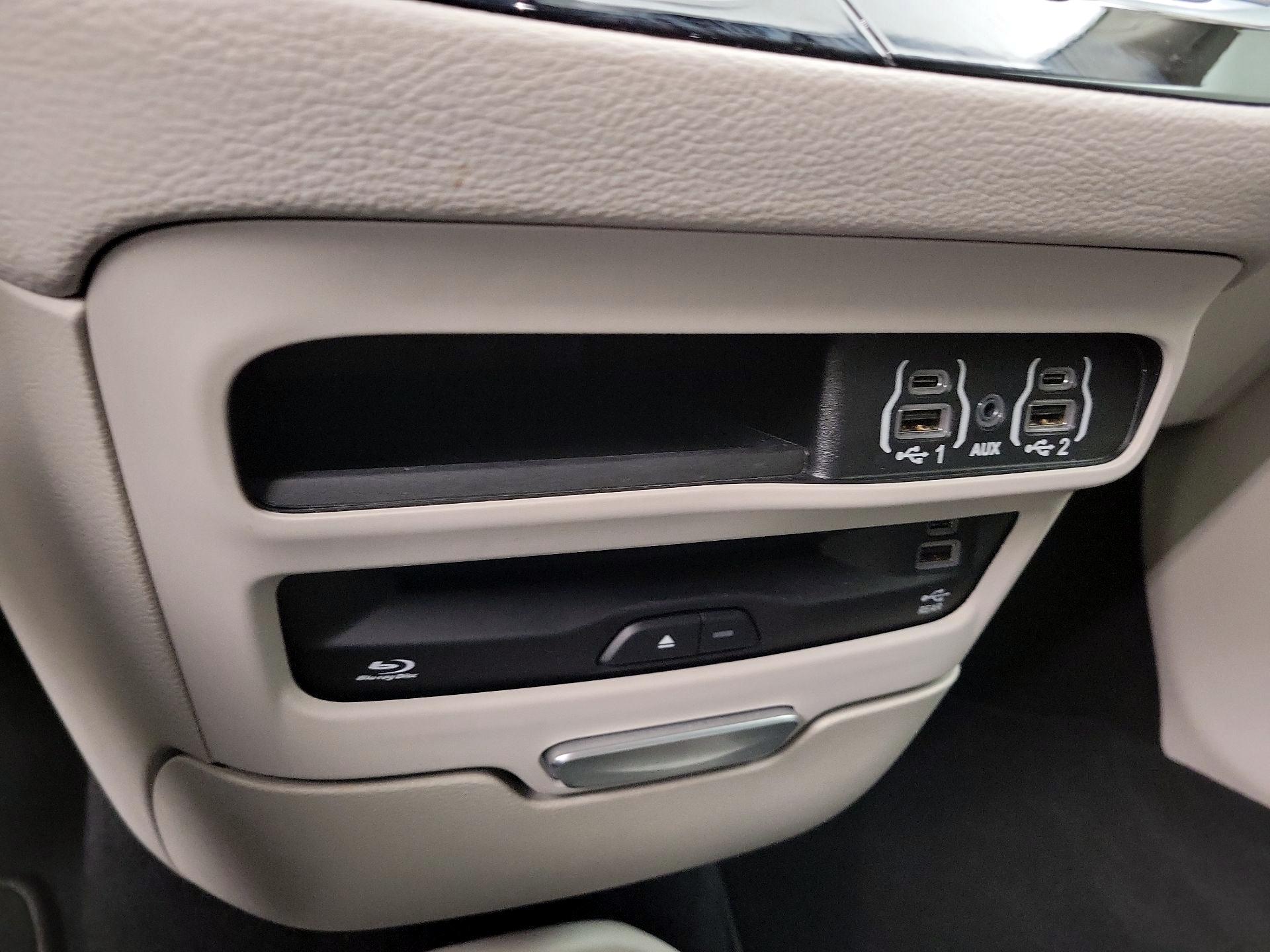 Thumbnail: 2023 Chrysler Pacifica - 19