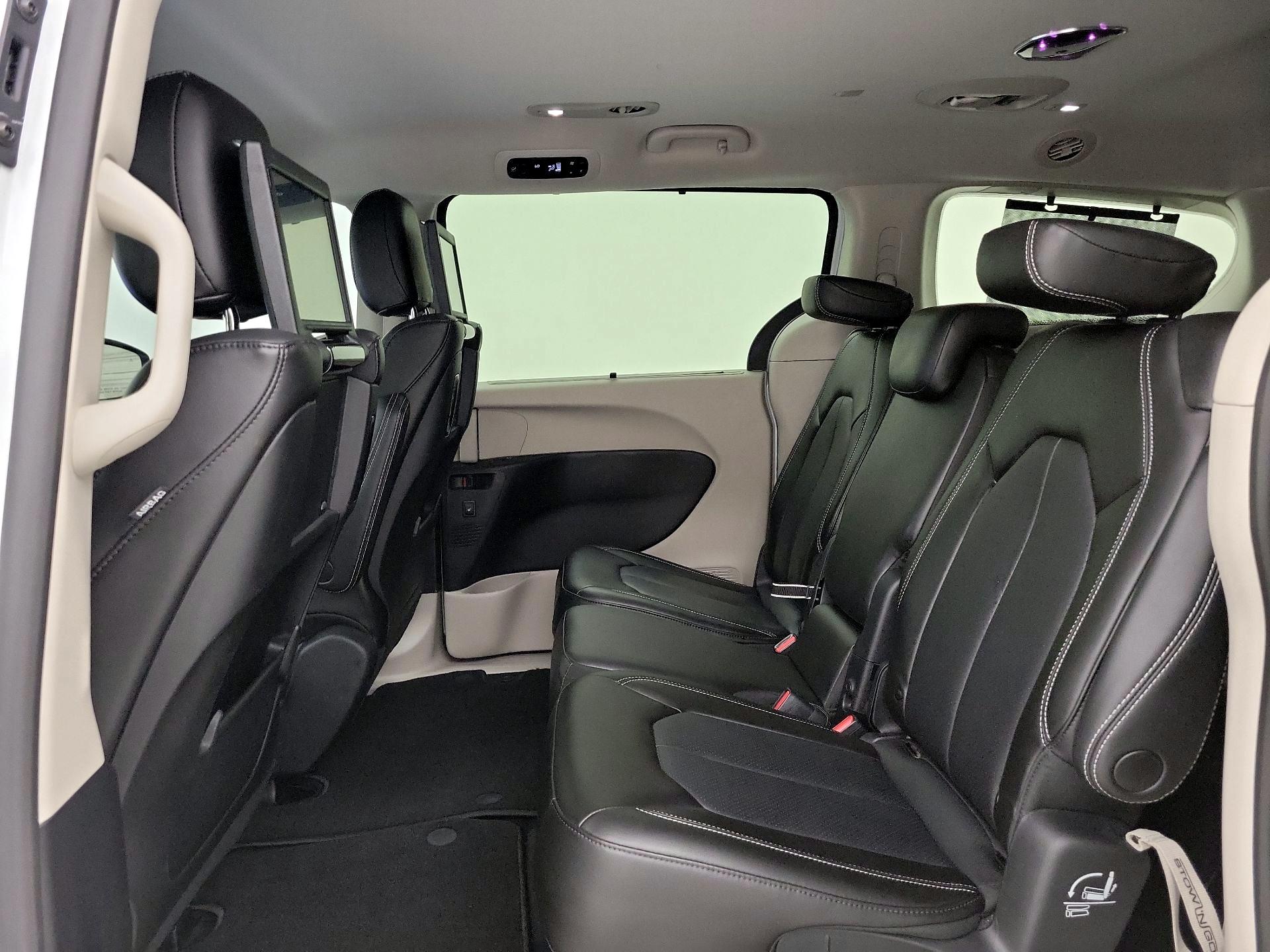 Thumbnail: 2023 Chrysler Pacifica - 20