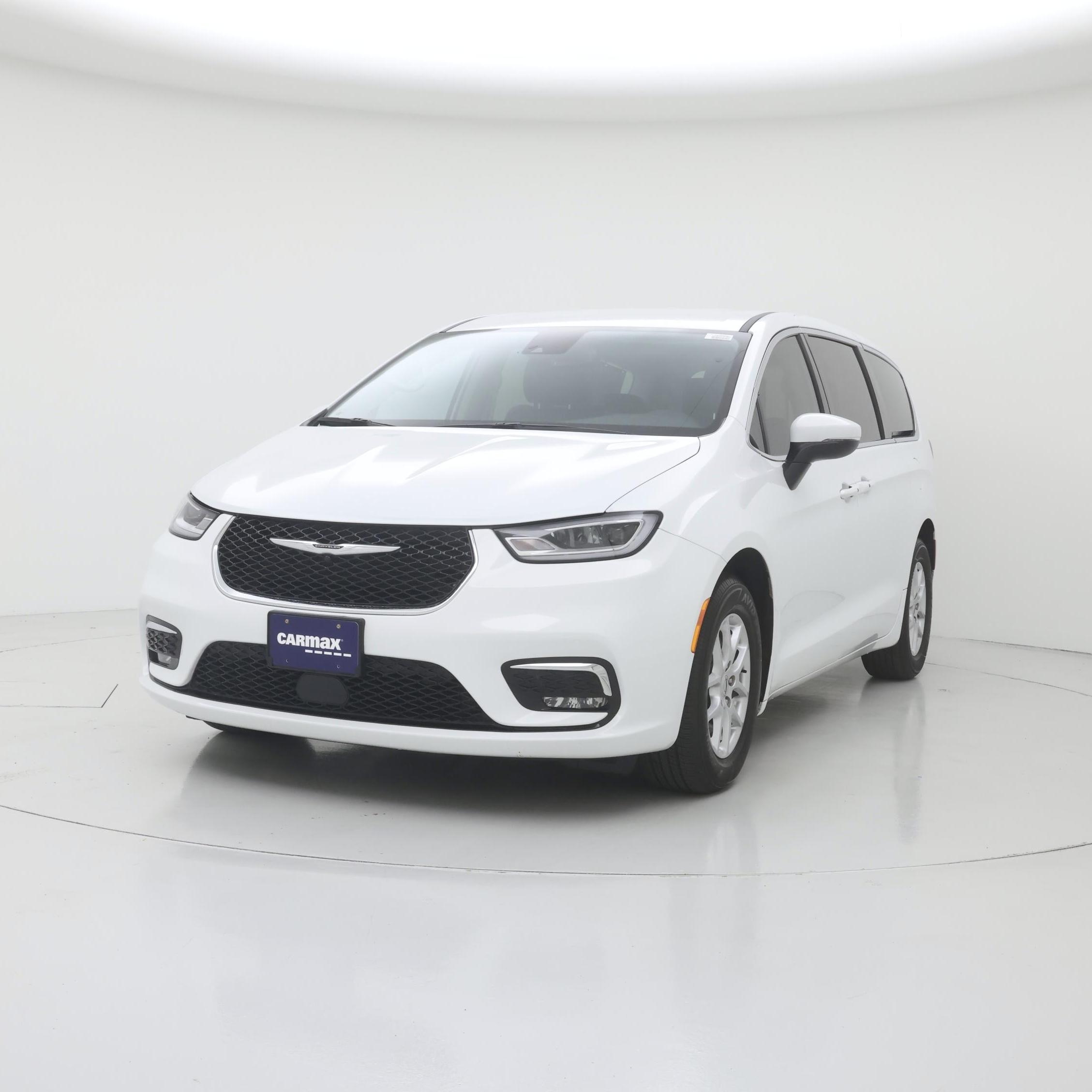 Thumbnail: 2023 Chrysler Pacifica - 4