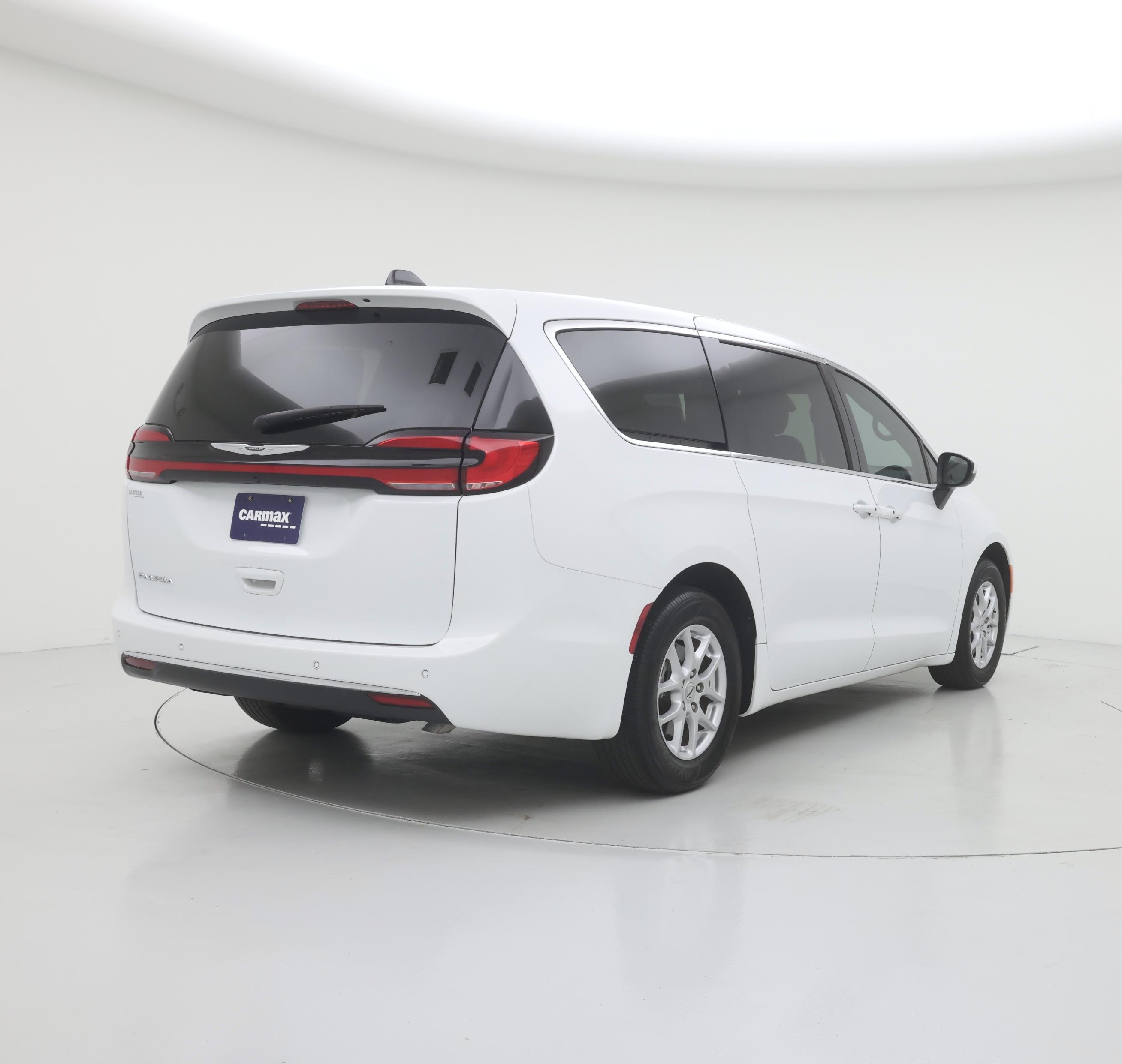 Thumbnail: 2023 Chrysler Pacifica - 8