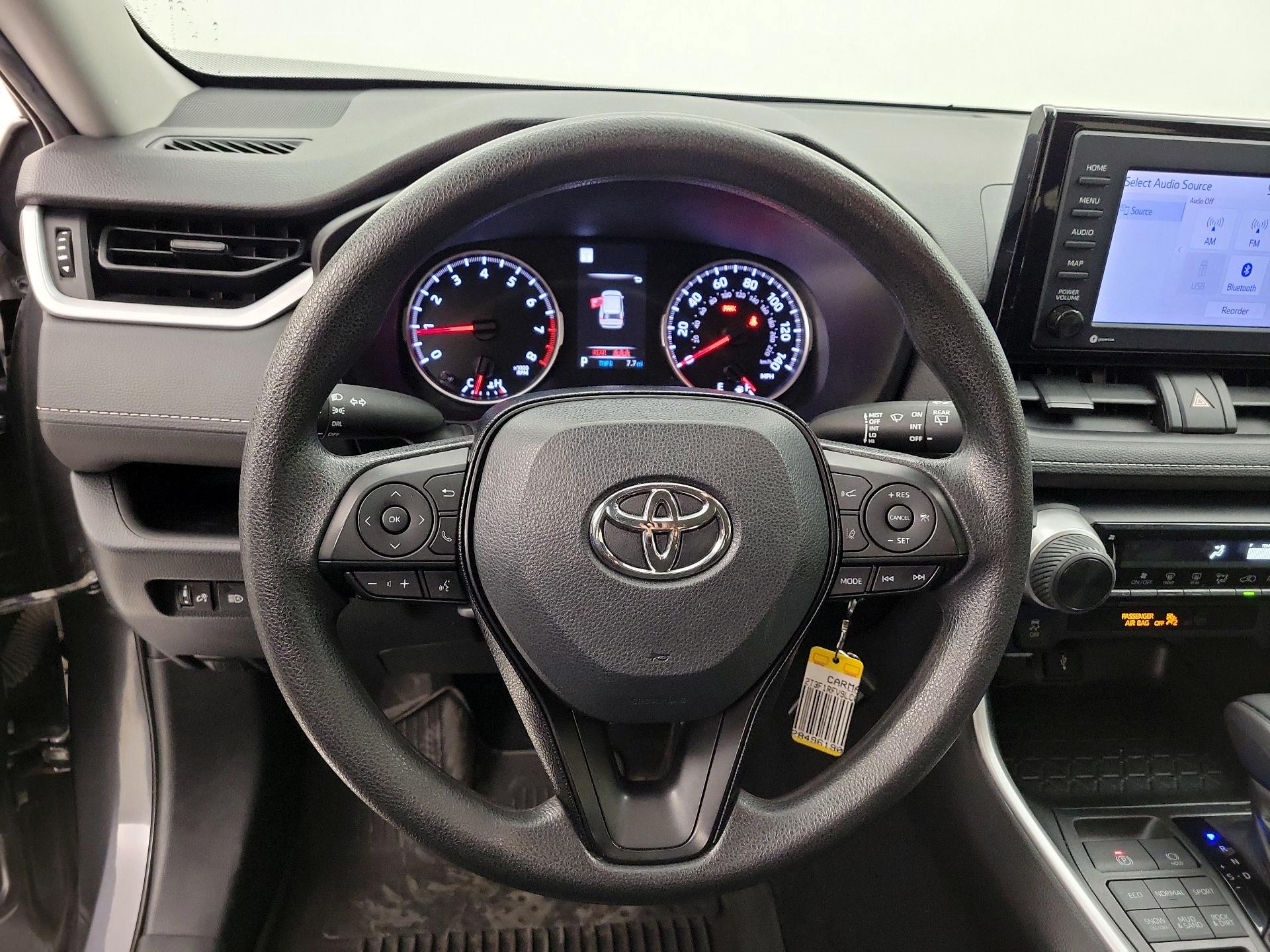 Thumbnail: 2020 Toyota RAV4 - 10