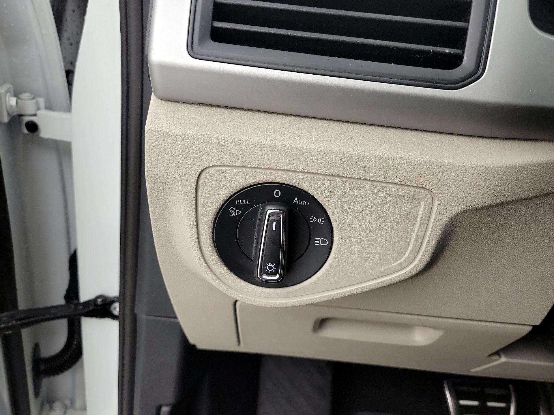 Thumbnail: 2021 Volkswagen Atlas - 13