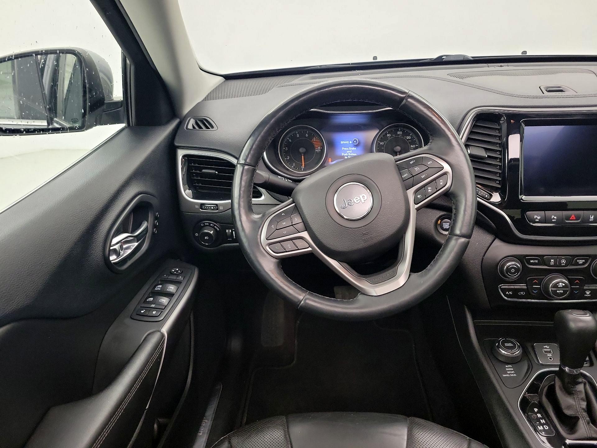 Thumbnail: 2019 Jeep Cherokee - 10