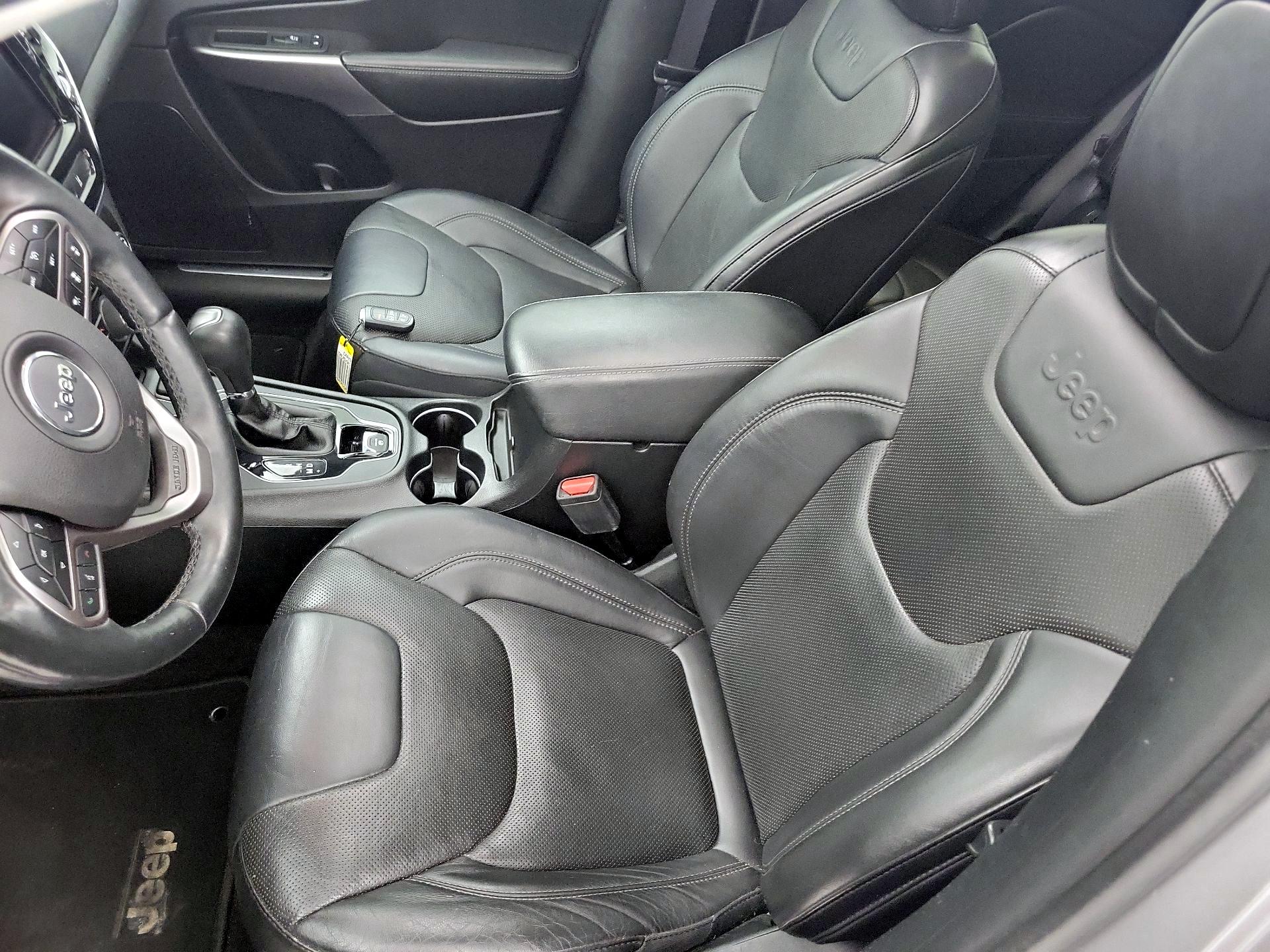 Thumbnail: 2019 Jeep Cherokee - 11