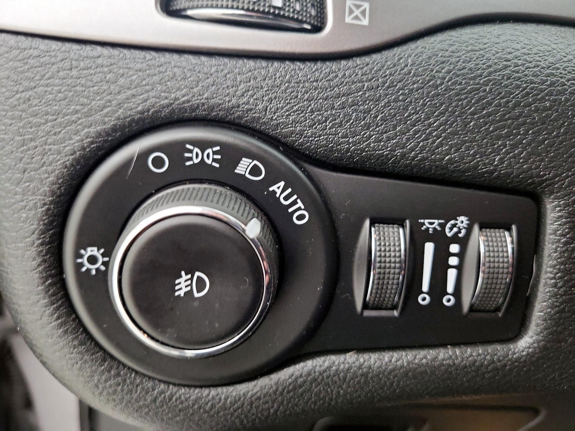 Thumbnail: 2019 Jeep Cherokee - 13