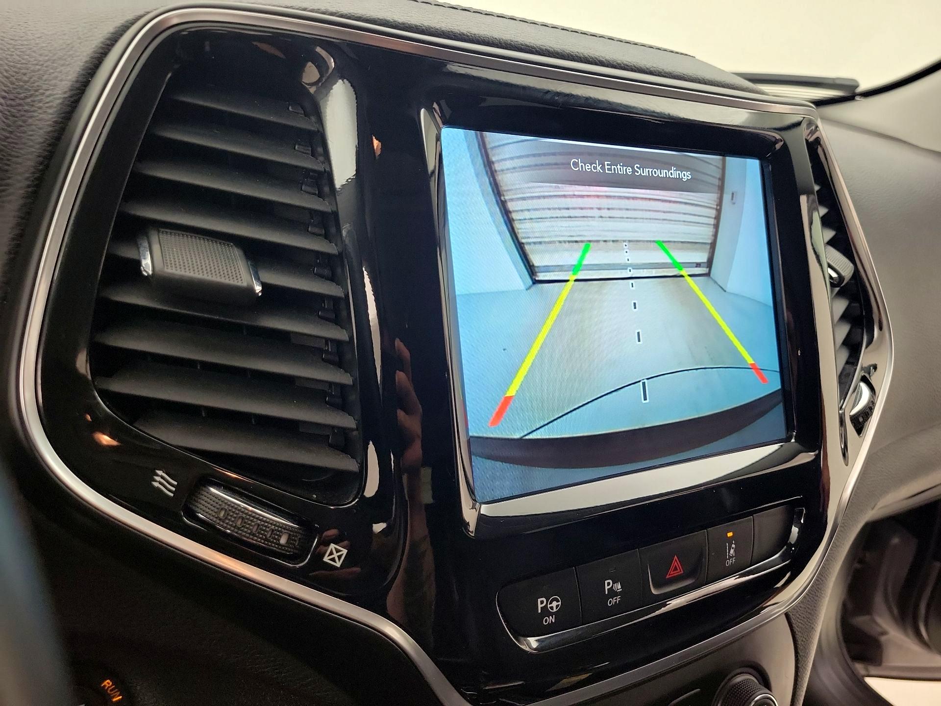 Thumbnail: 2019 Jeep Cherokee - 15