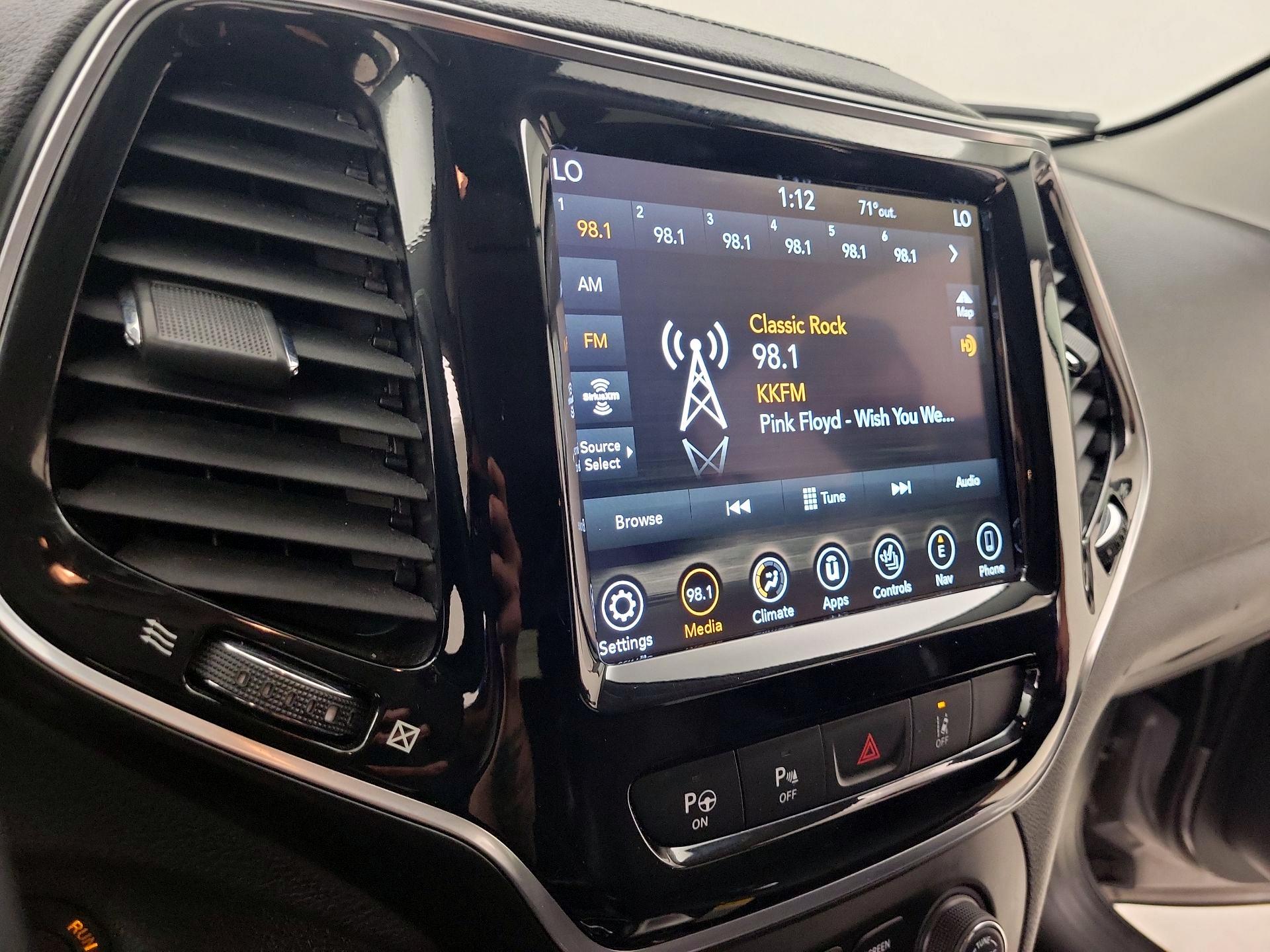 Thumbnail: 2019 Jeep Cherokee - 16