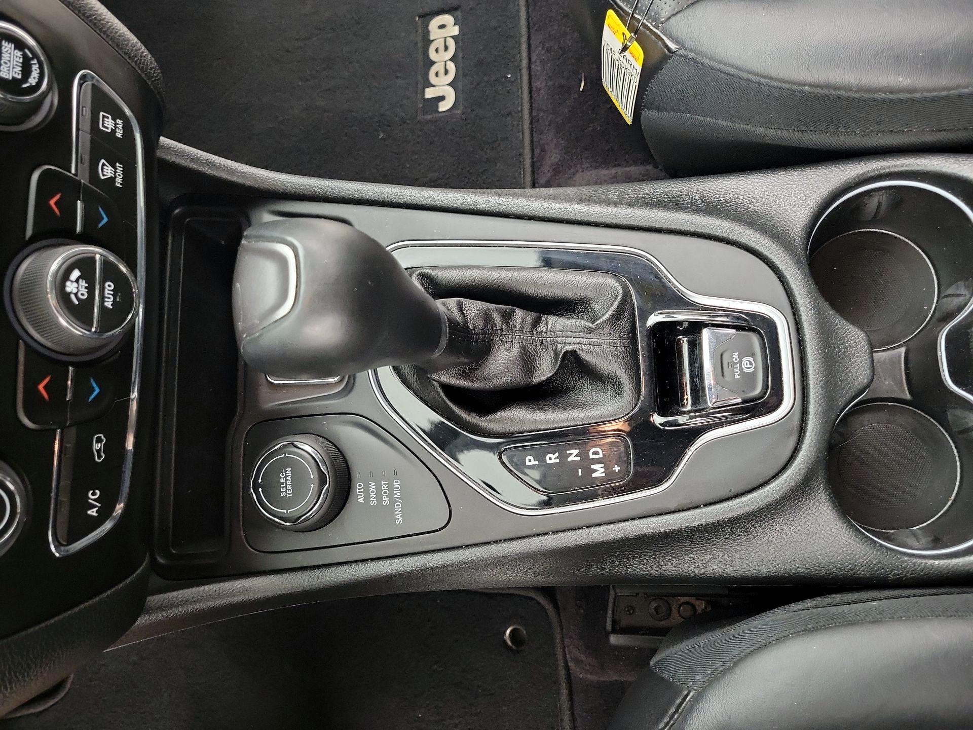 Thumbnail: 2019 Jeep Cherokee - 18