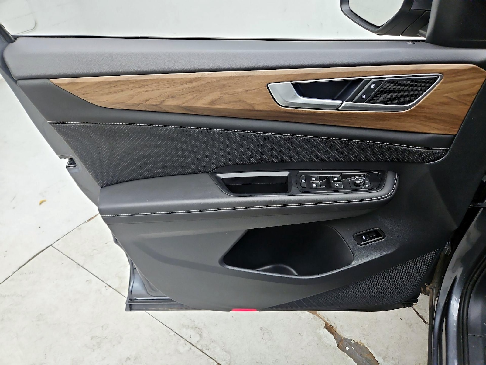 2025 Volkswagen Atlas SE w/Tech - Photo 13