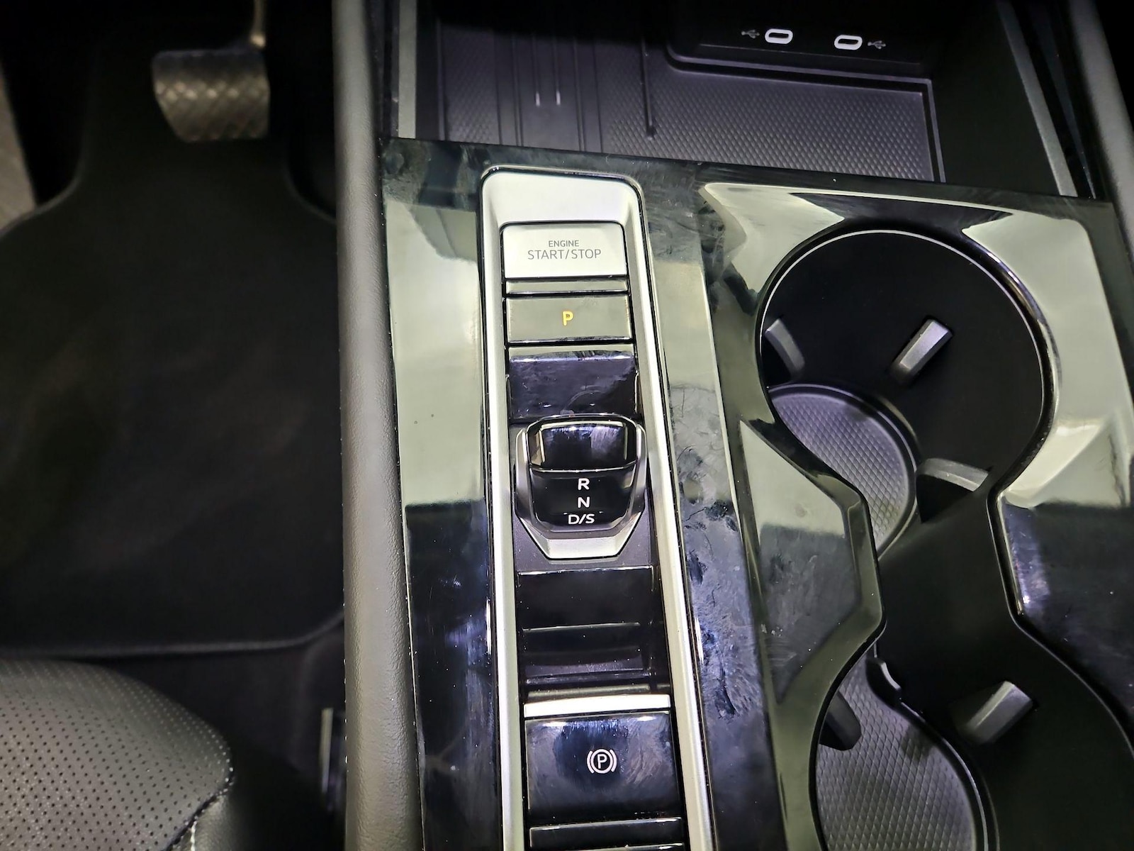 2025 Volkswagen Atlas SE w/Tech - Photo 18